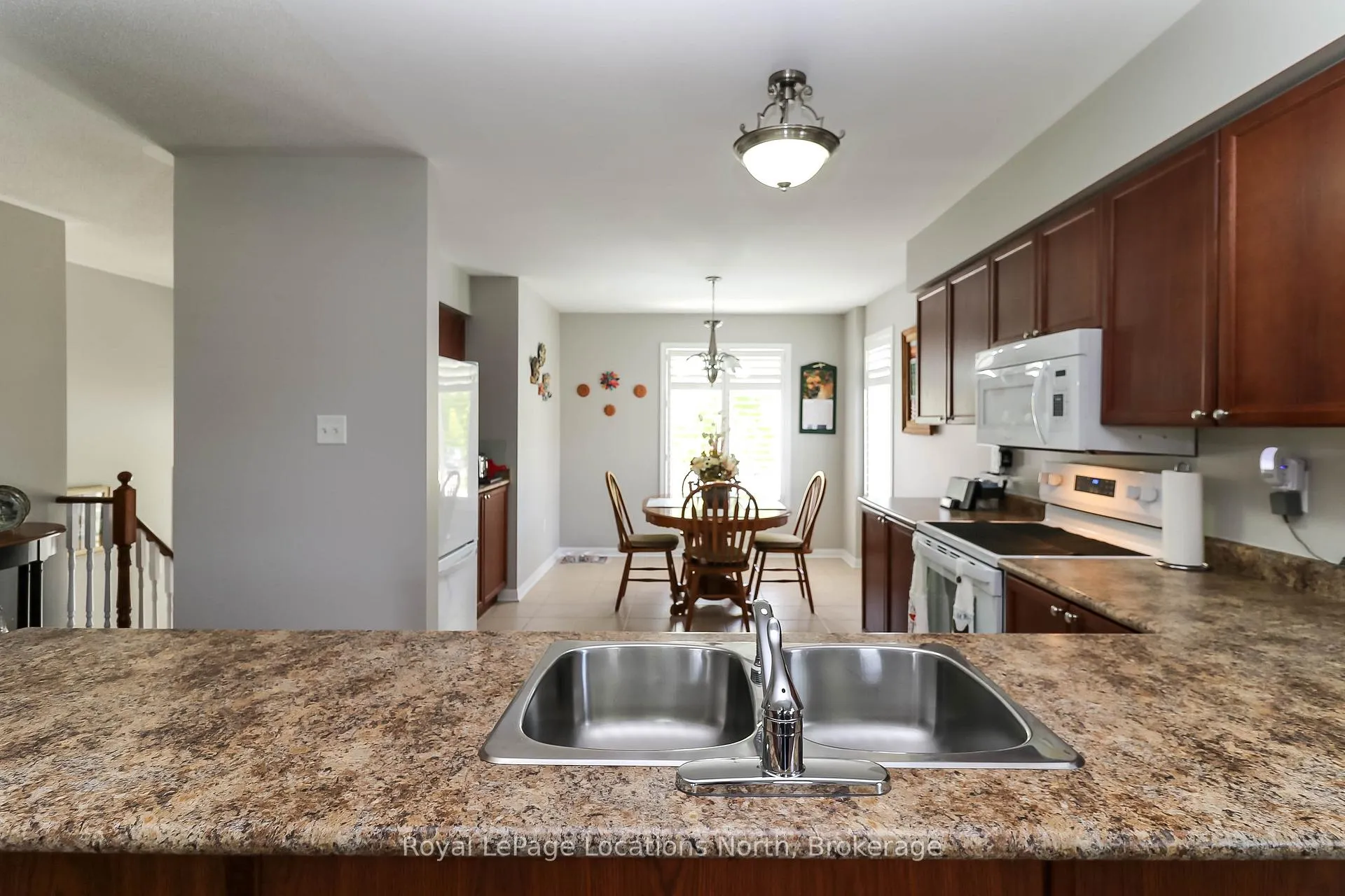 Photo 18 of 29 Masters Lane, Wasaga Beach — HOMEH
