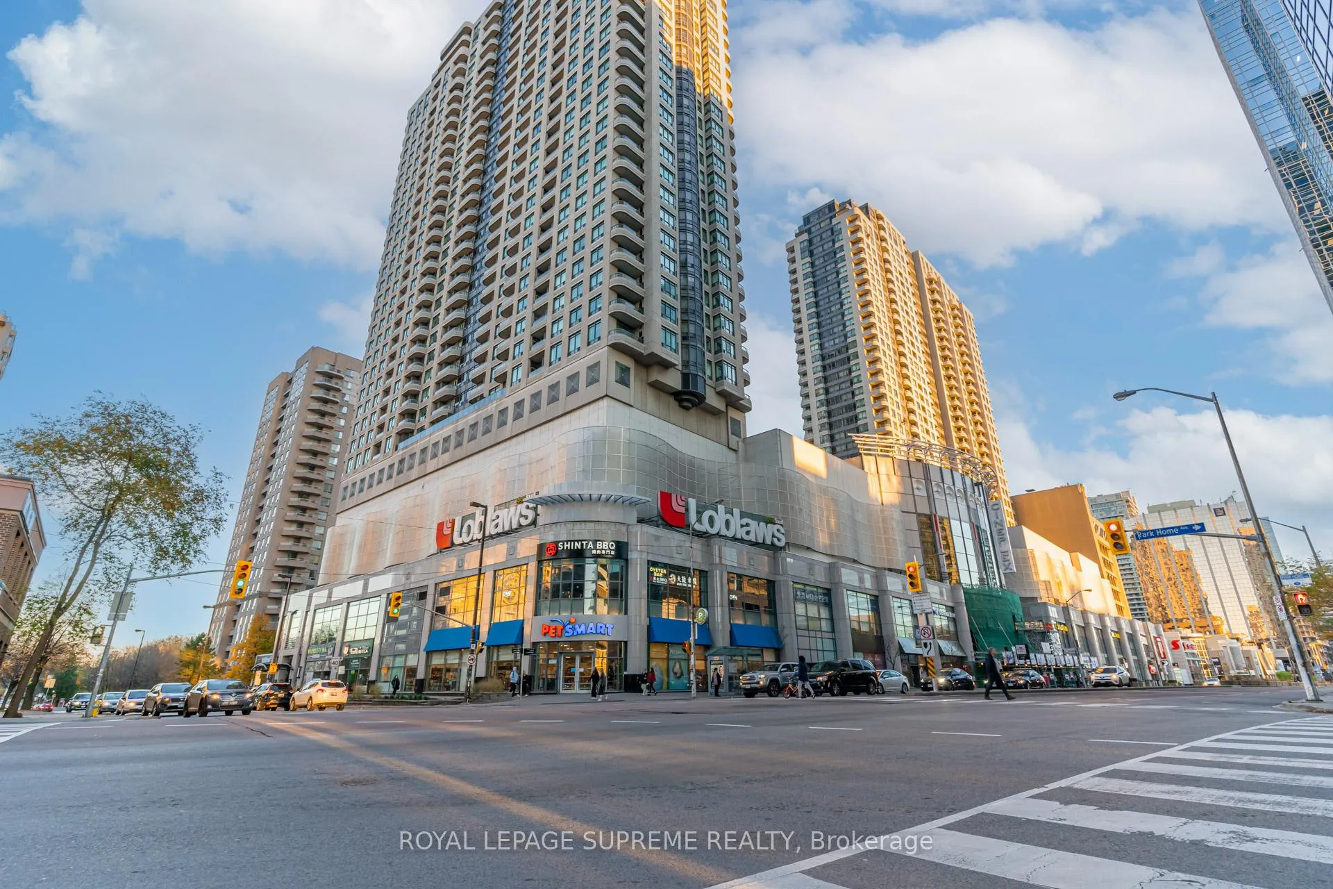 Photo 3 of Unit 210, 35 Empress Avenue, North York, Willowdale East — HOMEH