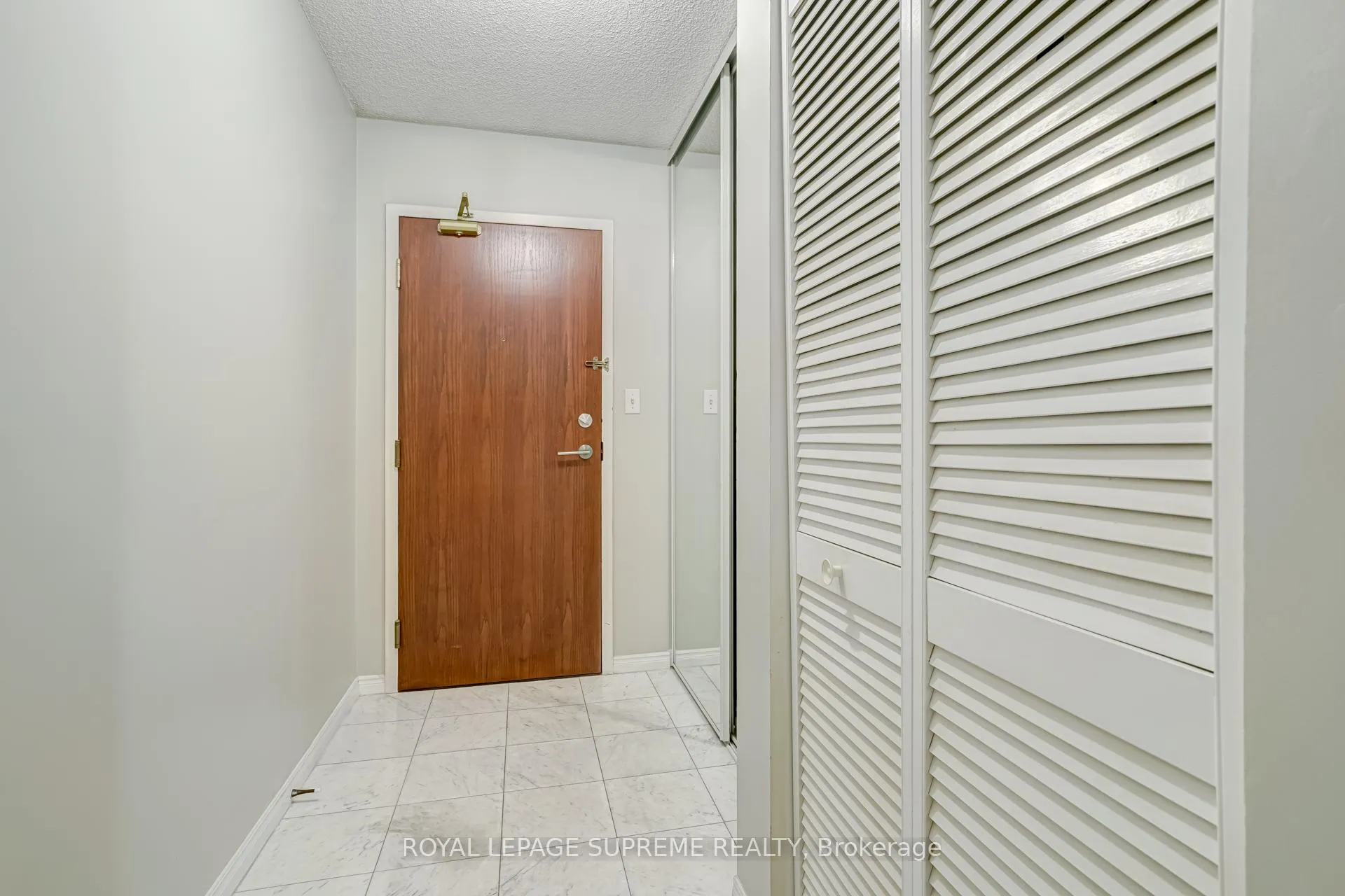 Photo 4 of Unit 210, 35 Empress Avenue, North York, Willowdale East — HOMEH