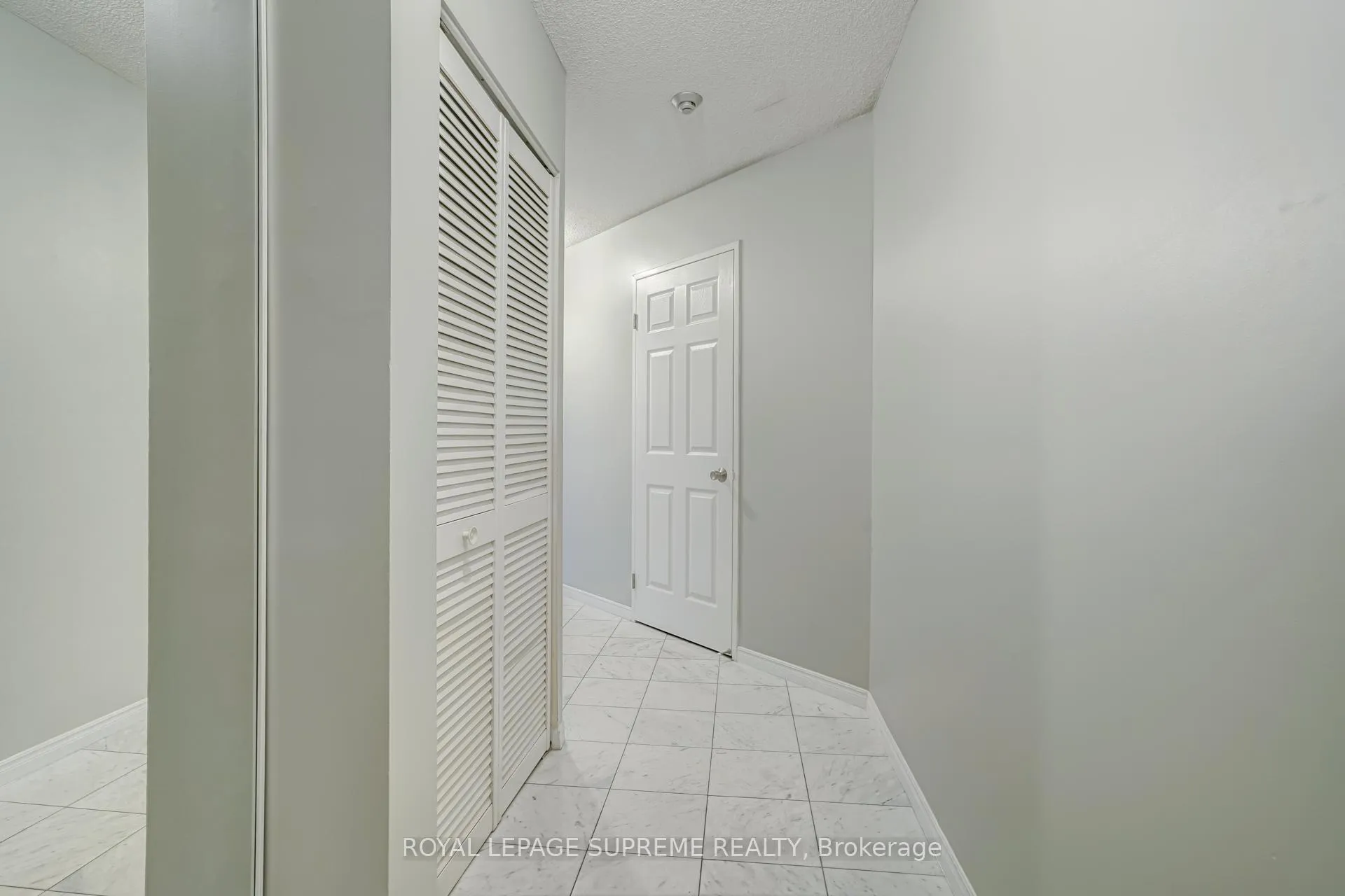 Photo 5 of Unit 210, 35 Empress Avenue, North York, Willowdale East — HOMEH