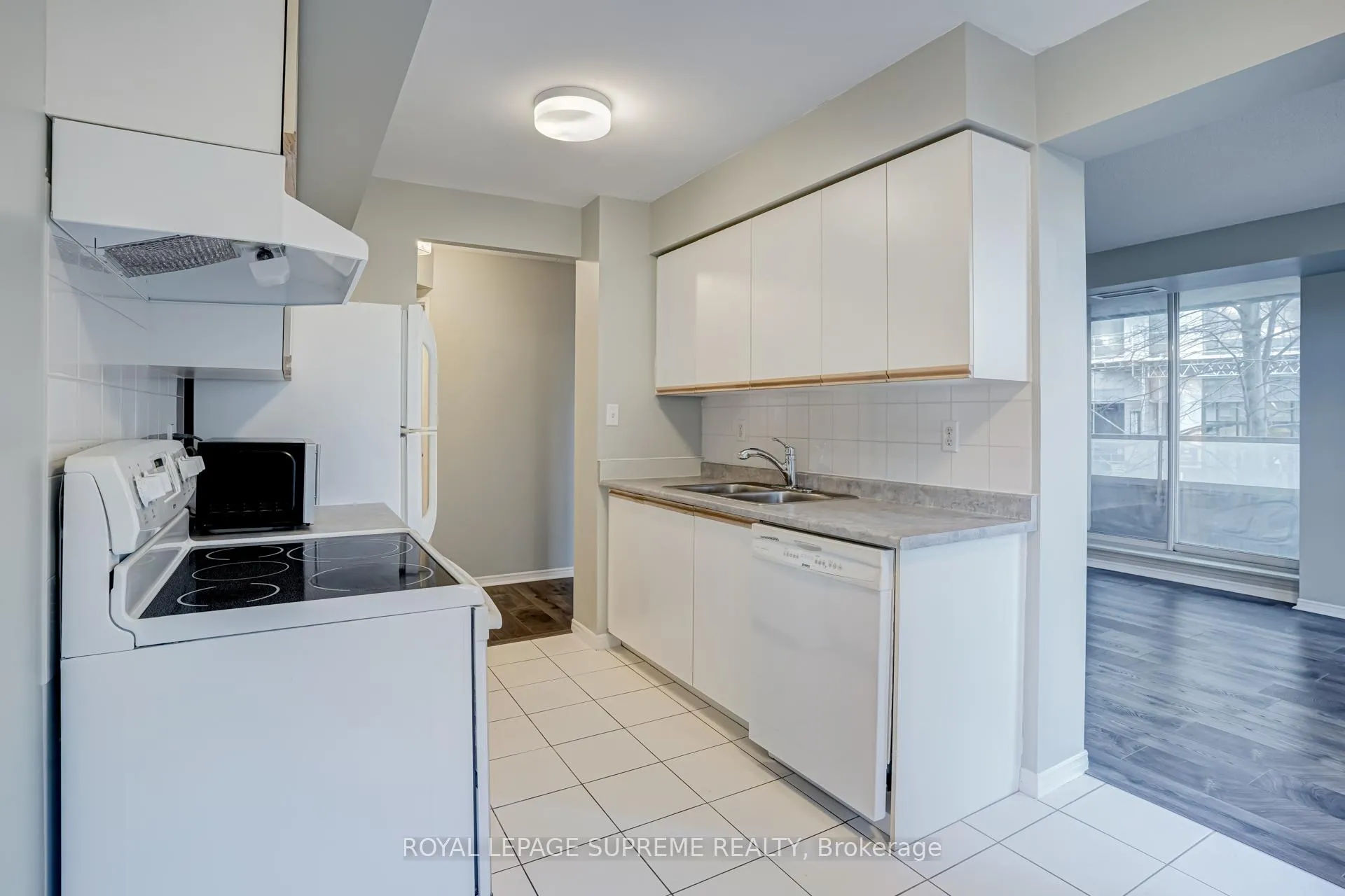 Photo 11 of Unit 210, 35 Empress Avenue, North York, Willowdale East — HOMEH