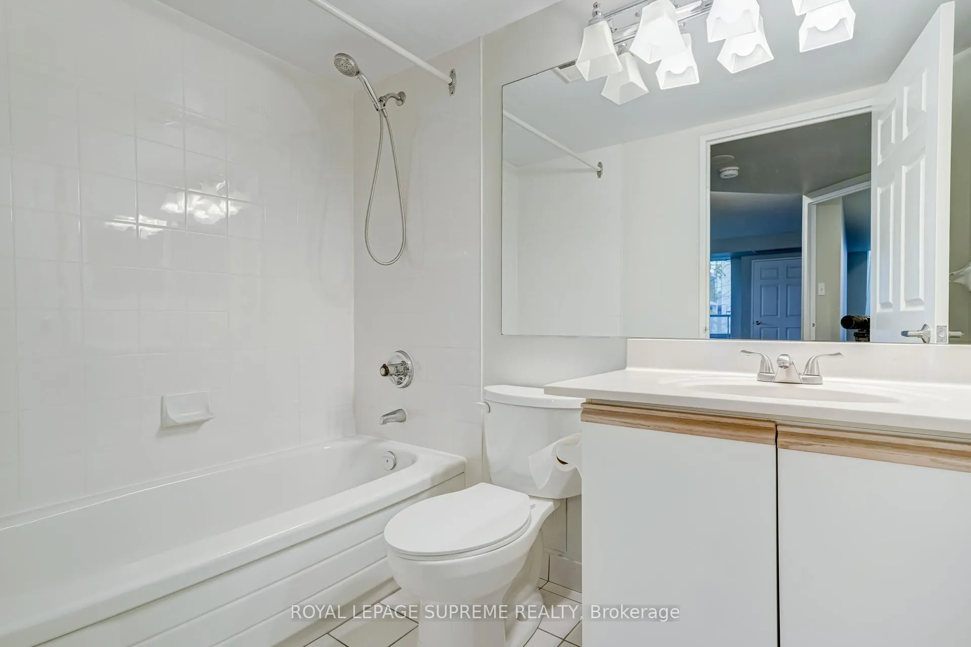 Photo 23 of Unit 210, 35 Empress Avenue, North York, Willowdale East — HOMEH