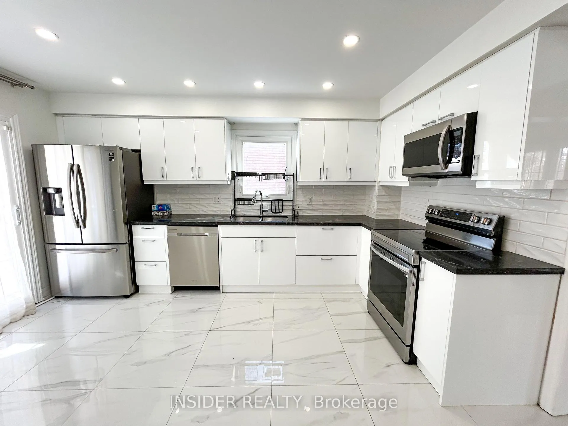 Photo 4 of 98 White Boulevard, Vaughan, Brownridge — HOMEH