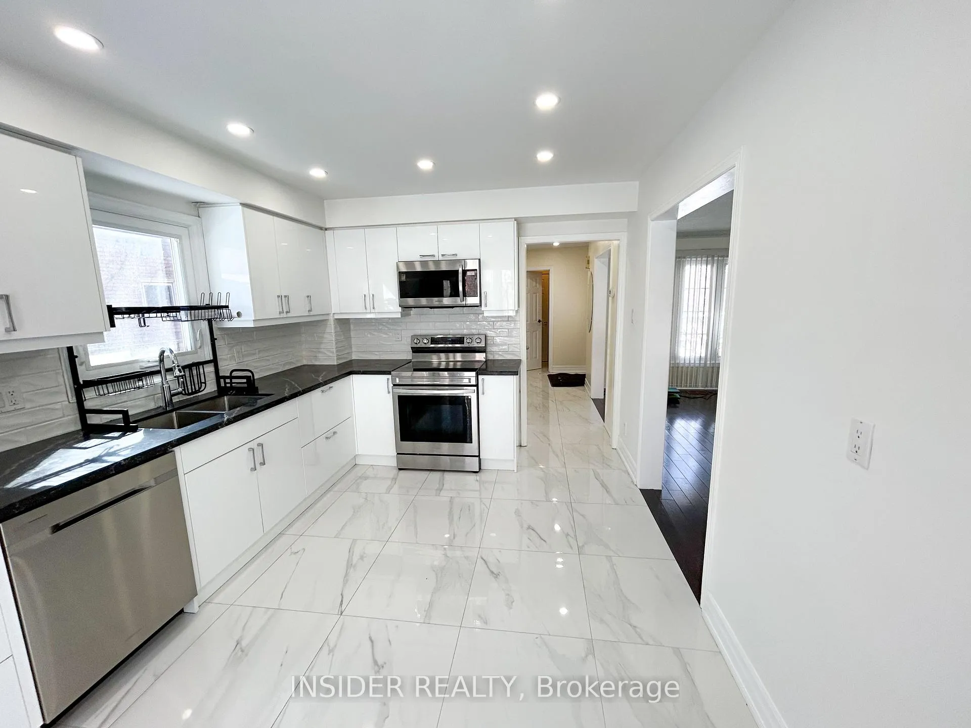 Photo 5 of 98 White Boulevard, Vaughan, Brownridge — HOMEH