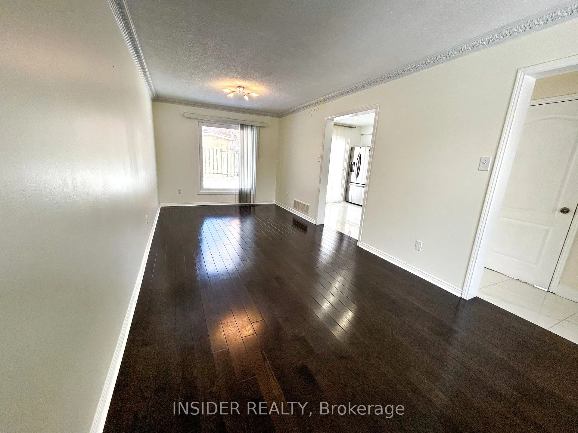 Photo 7 of 98 White Boulevard, Vaughan, Brownridge — HOMEH