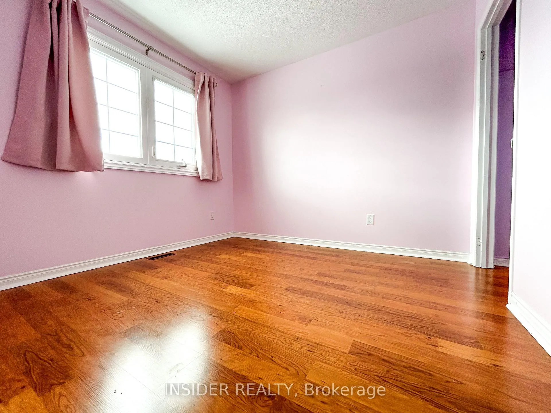 Photo 11 of 98 White Boulevard, Vaughan, Brownridge — HOMEH