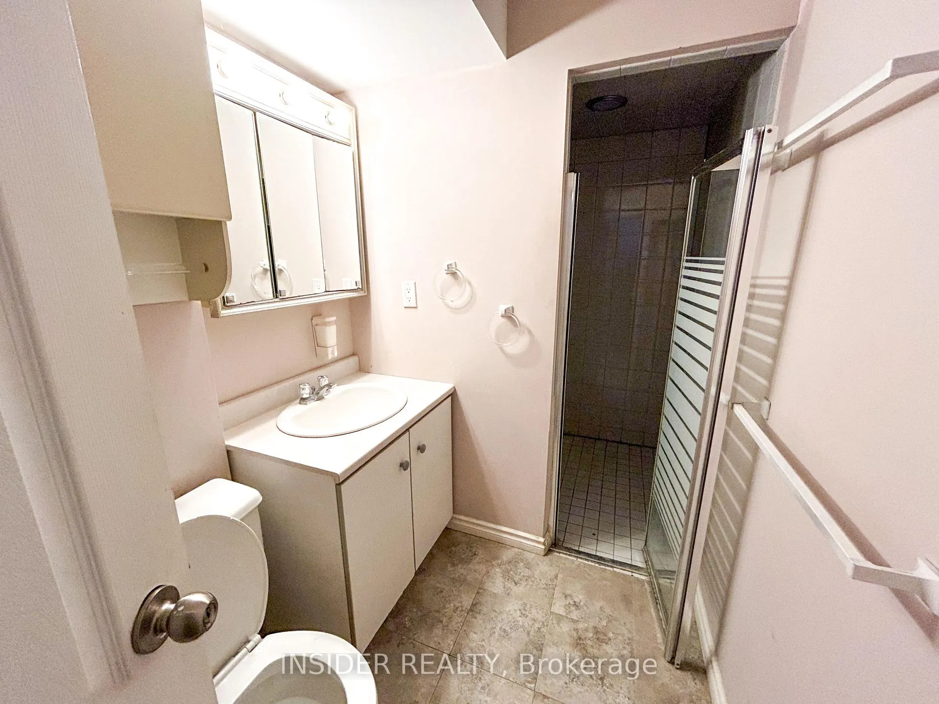 Photo 17 of 98 White Boulevard, Vaughan, Brownridge — HOMEH