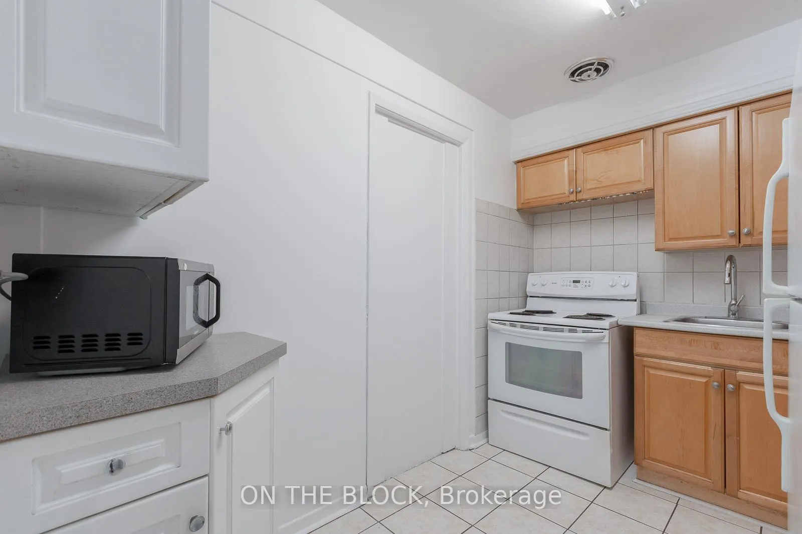 Photo 7 of Unit 2, 883 St Clair Avenue W, Toronto, Wychwood — HOMEH