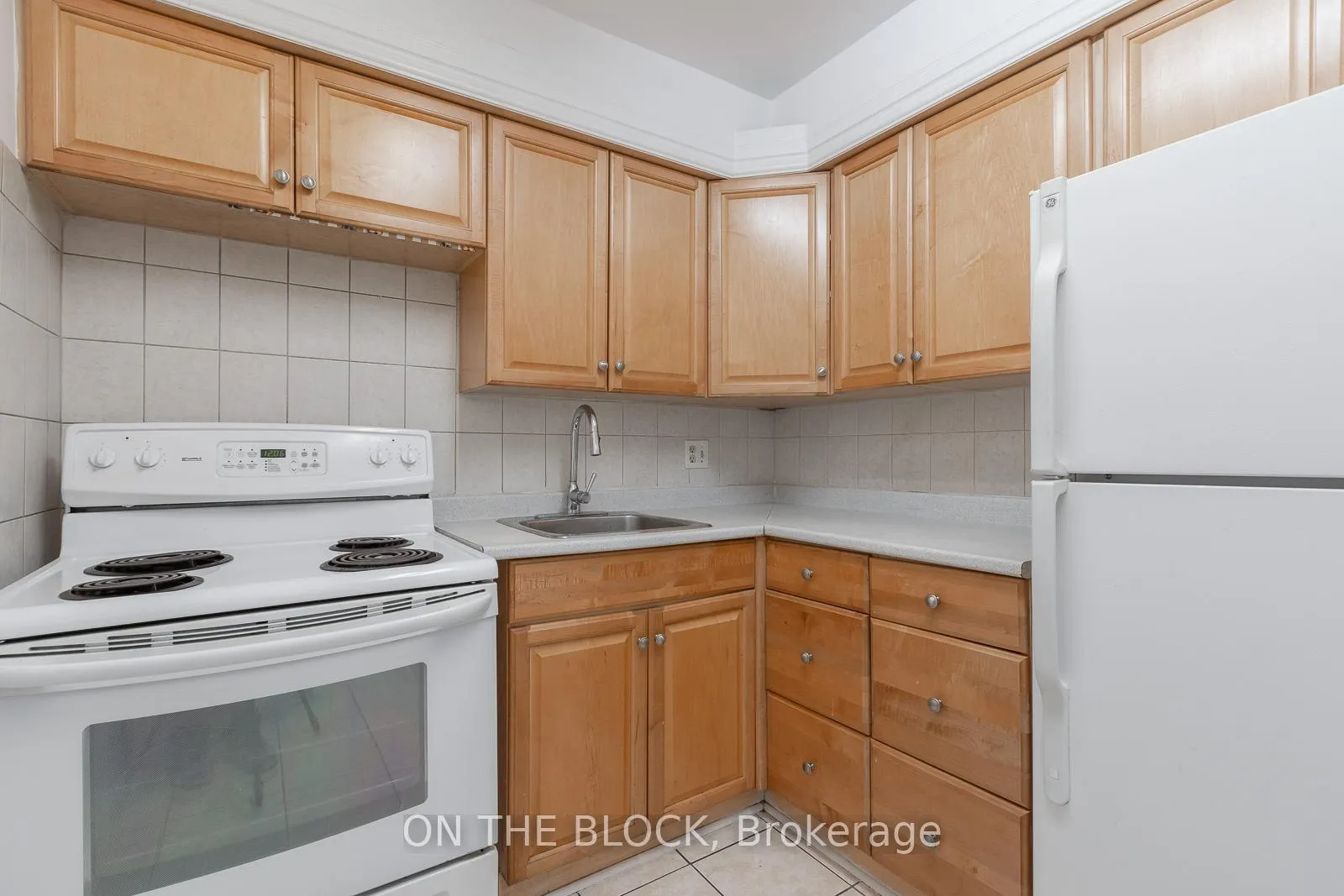 Photo 8 of Unit 2, 883 St Clair Avenue W, Toronto, Wychwood — HOMEH