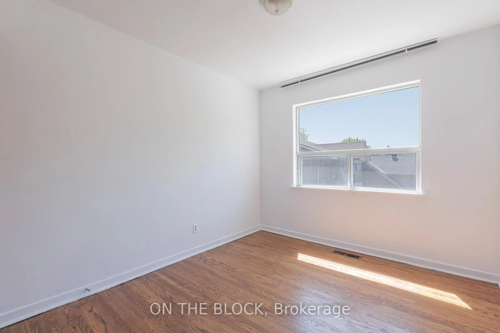 Photo 11 of Unit 2, 883 St Clair Avenue W, Toronto, Wychwood — HOMEH