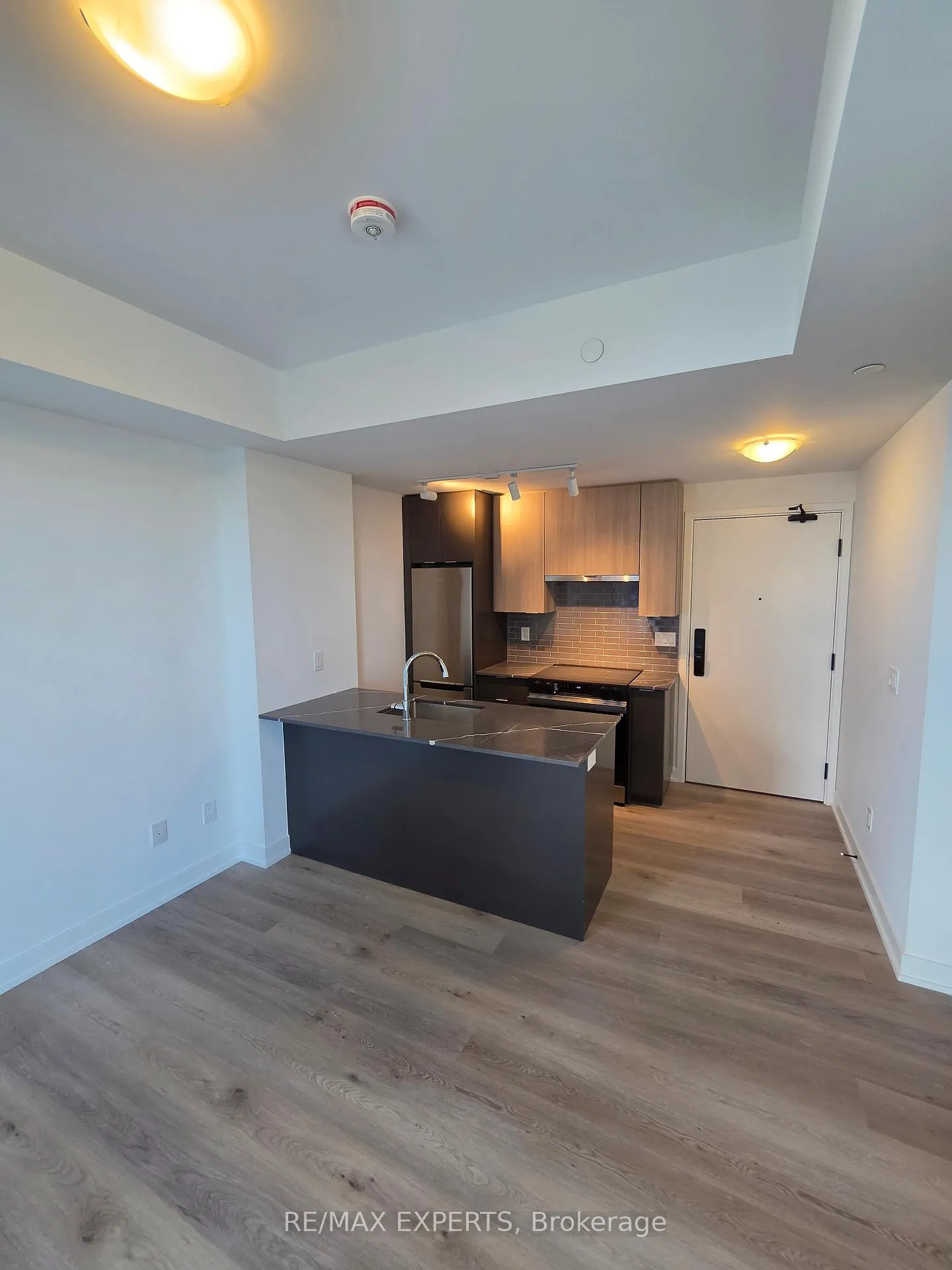 Photo 3 of Unit 1903, 2075 Lakeshore Road, Burlington, Brant — HOMEH