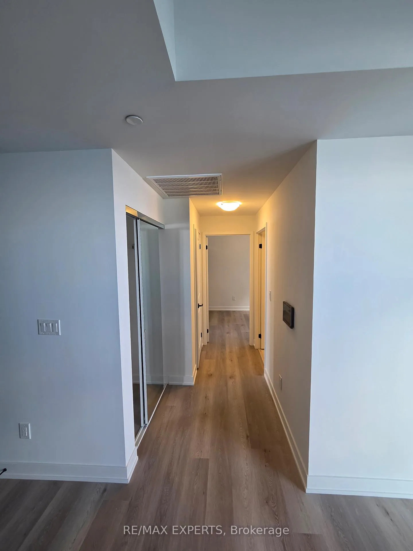 Photo 4 of Unit 1903, 2075 Lakeshore Road, Burlington, Brant — HOMEH
