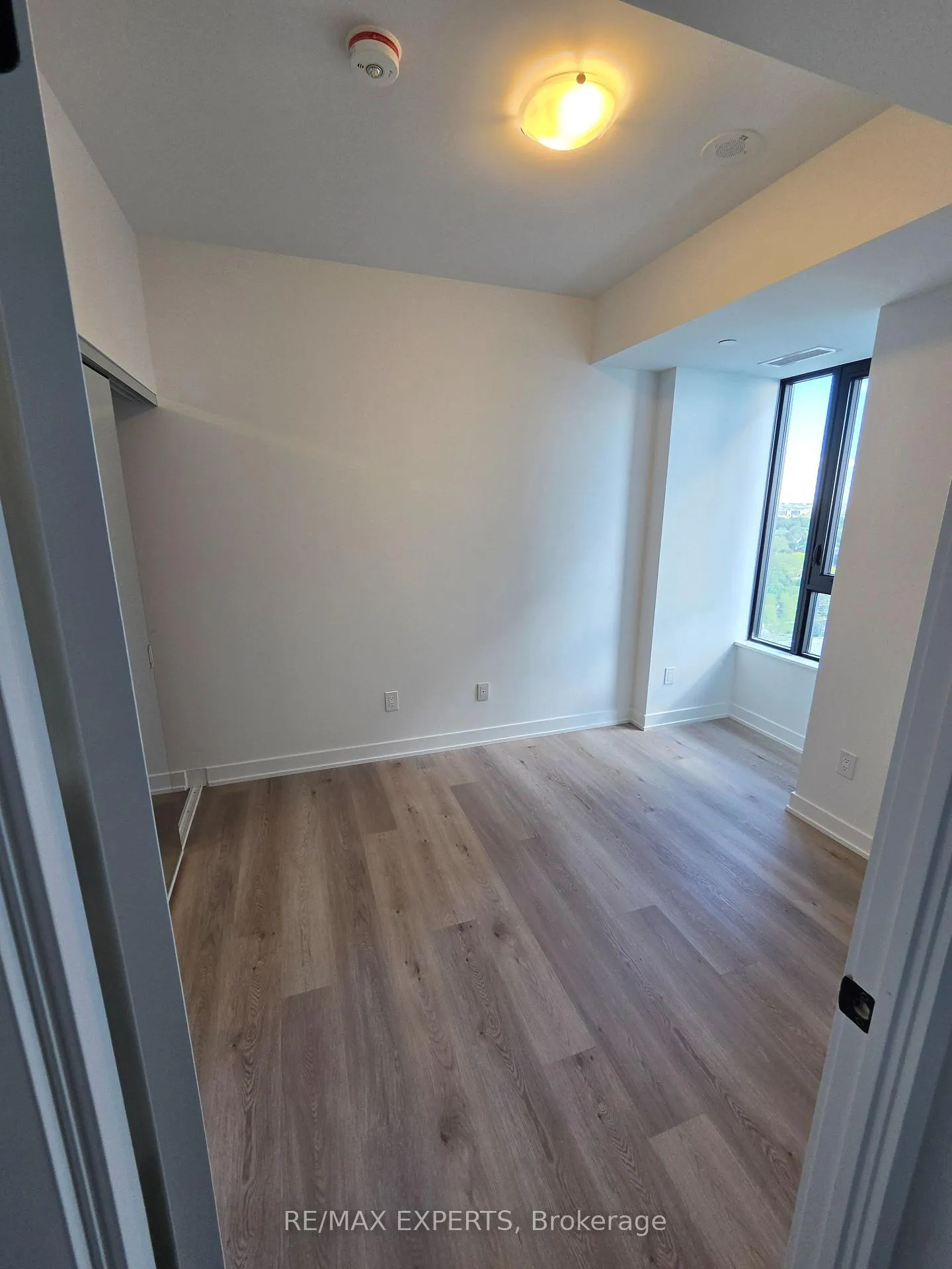 Photo 7 of Unit 1903, 2075 Lakeshore Road, Burlington, Brant — HOMEH