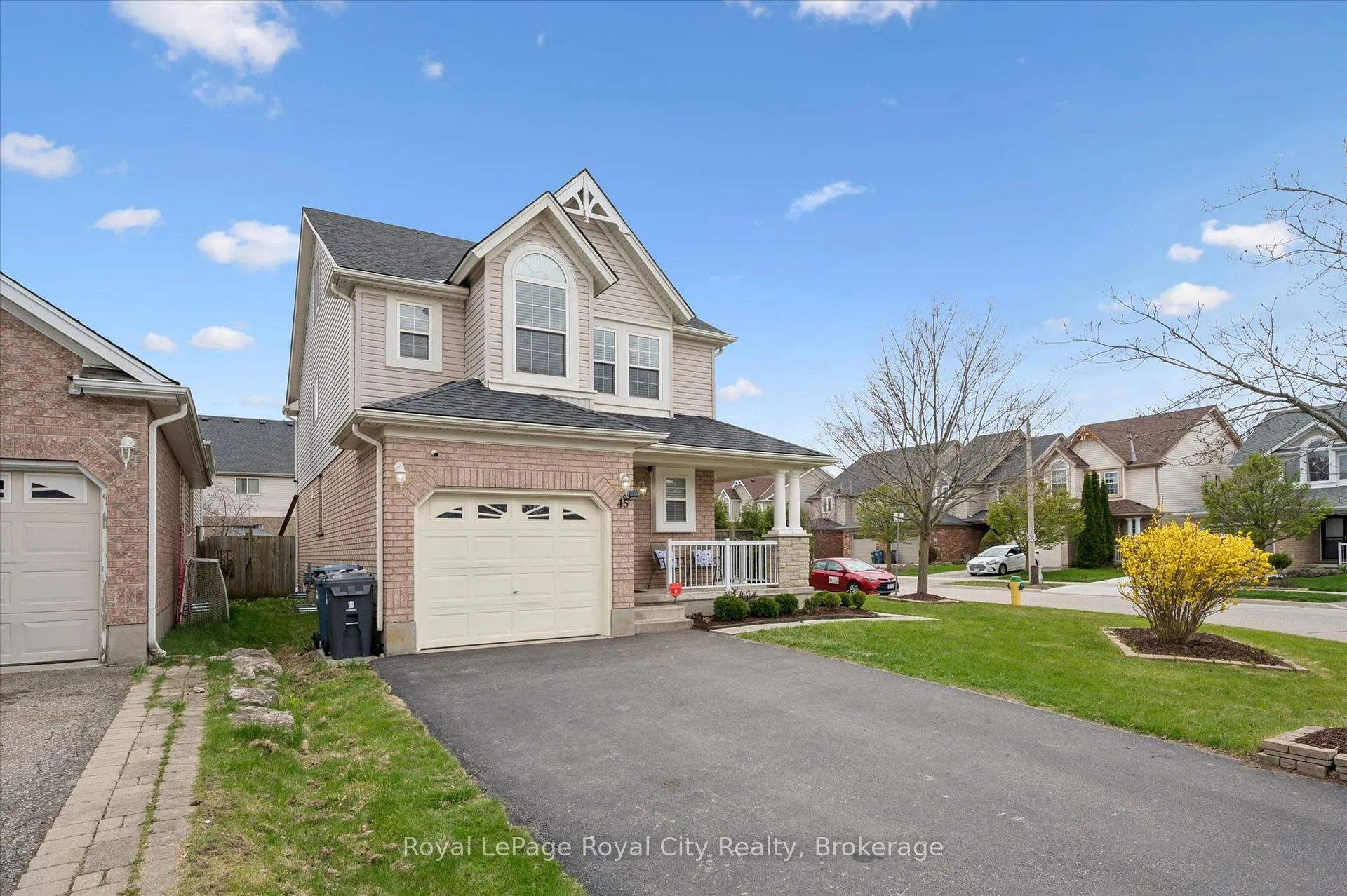 Photo 2 of 45 Darling Crescent, Guelph, Pineridge/Westminster Woods — HOMEH