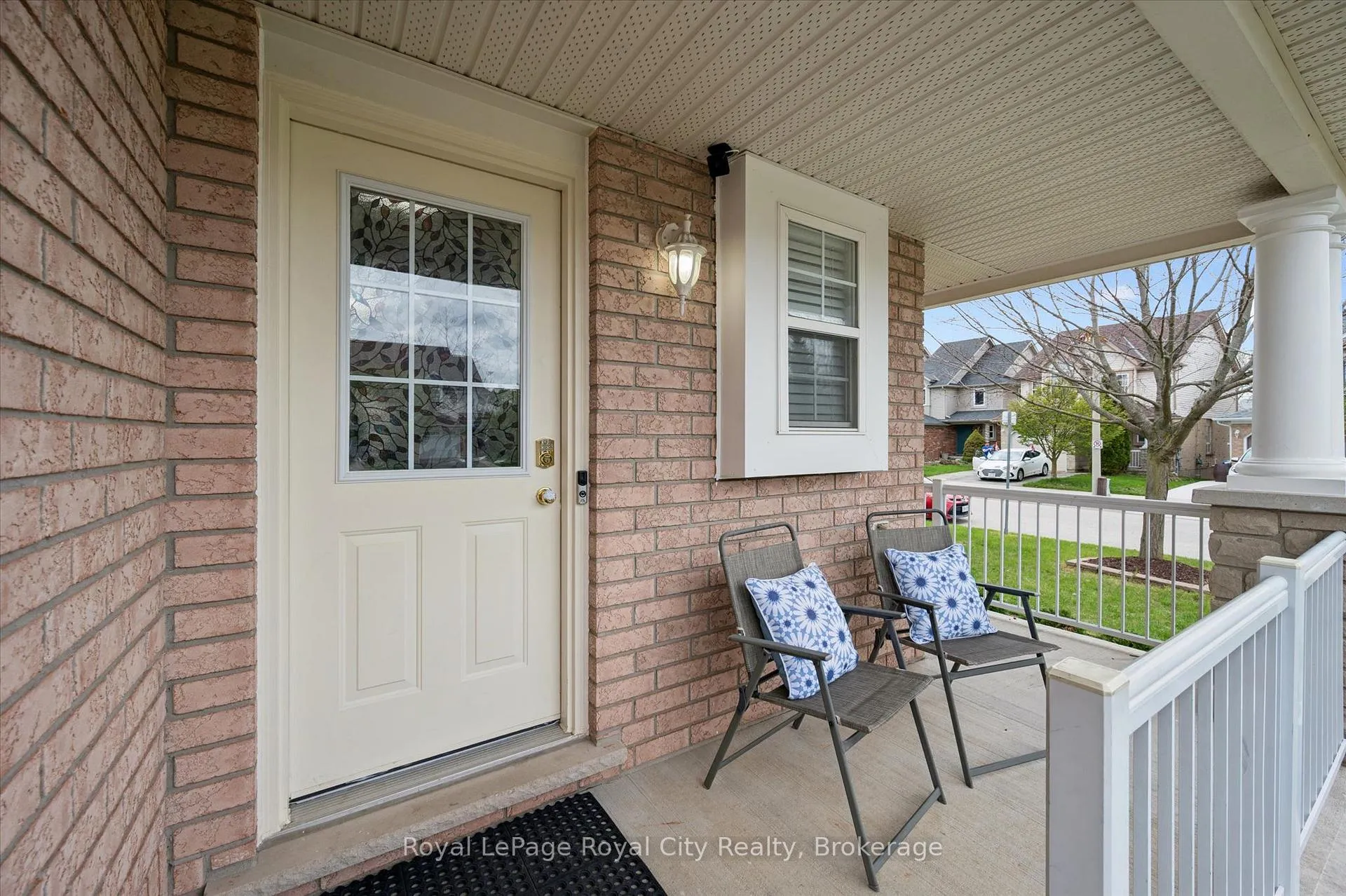 Photo 3 of 45 Darling Crescent, Guelph, Pineridge/Westminster Woods — HOMEH