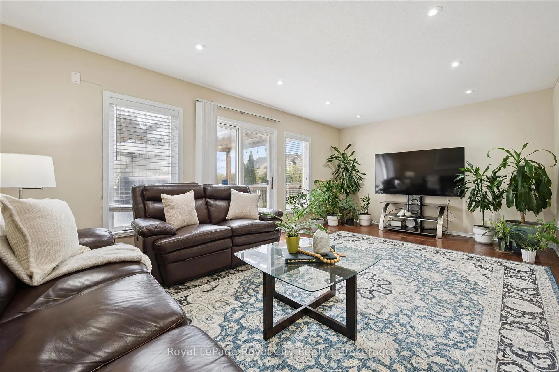 Photo 9 of 45 Darling Crescent, Guelph, Pineridge/Westminster Woods — HOMEH