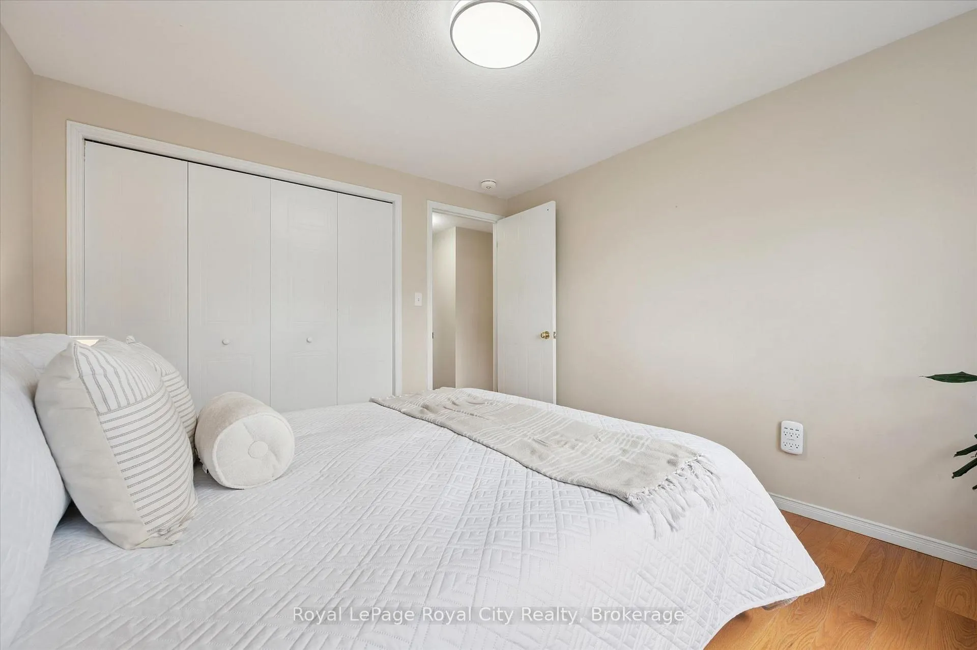 Photo 22 of 45 Darling Crescent, Guelph, Pineridge/Westminster Woods — HOMEH