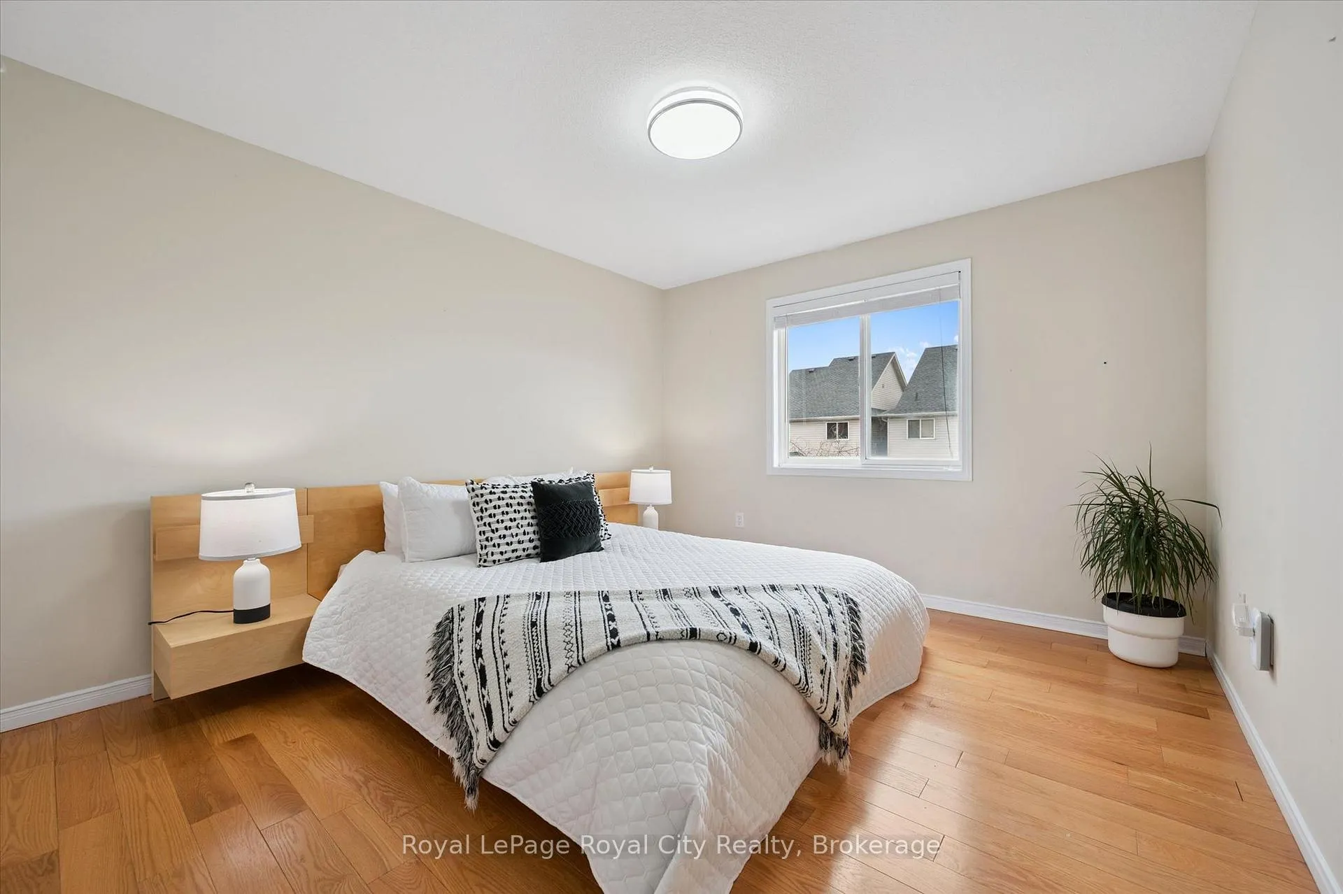 Photo 23 of 45 Darling Crescent, Guelph, Pineridge/Westminster Woods — HOMEH