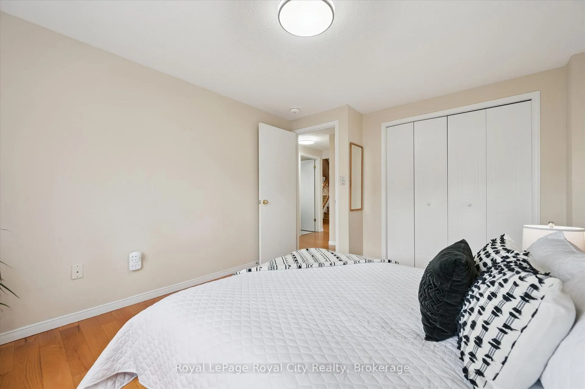 Photo 24 of 45 Darling Crescent, Guelph, Pineridge/Westminster Woods — HOMEH
