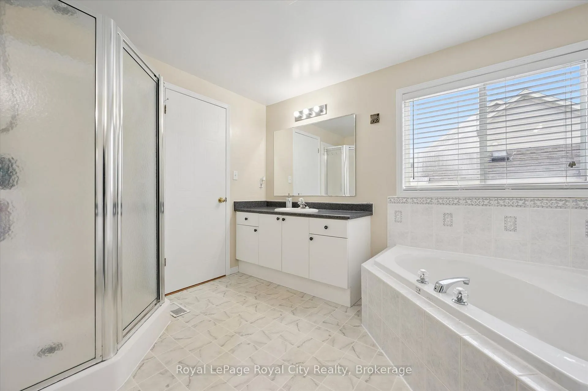 Photo 26 of 45 Darling Crescent, Guelph, Pineridge/Westminster Woods — HOMEH