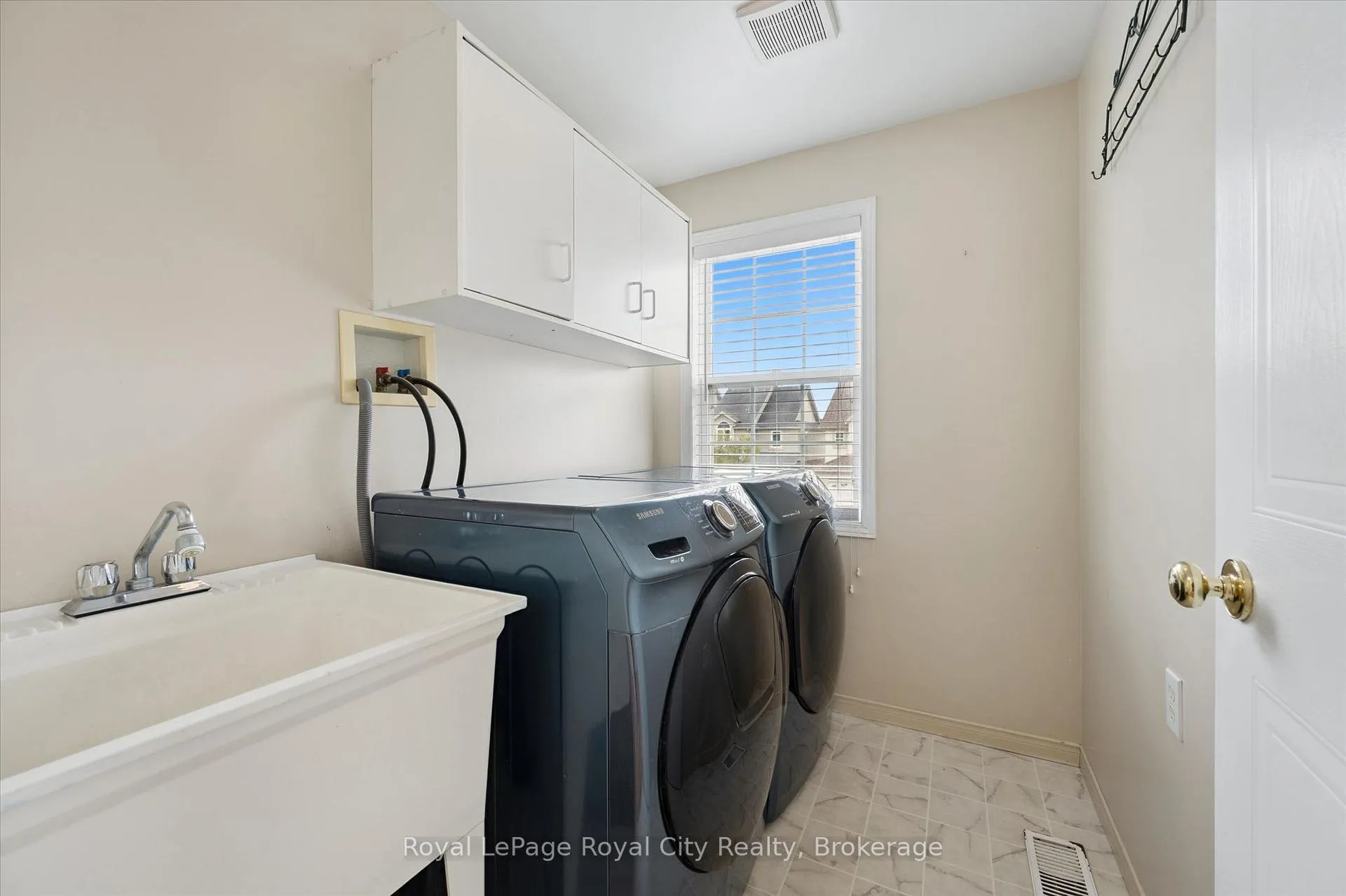 Photo 30 of 45 Darling Crescent, Guelph, Pineridge/Westminster Woods — HOMEH
