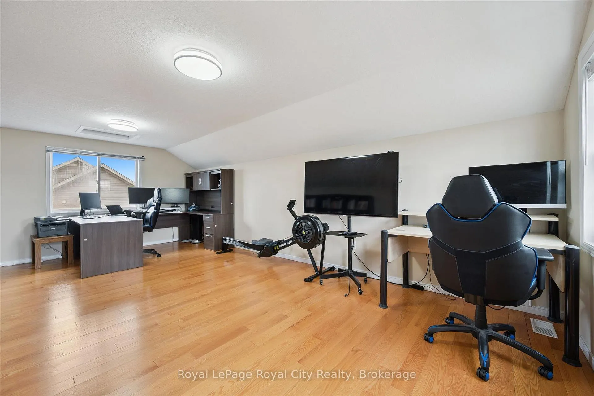 Photo 31 of 45 Darling Crescent, Guelph, Pineridge/Westminster Woods — HOMEH