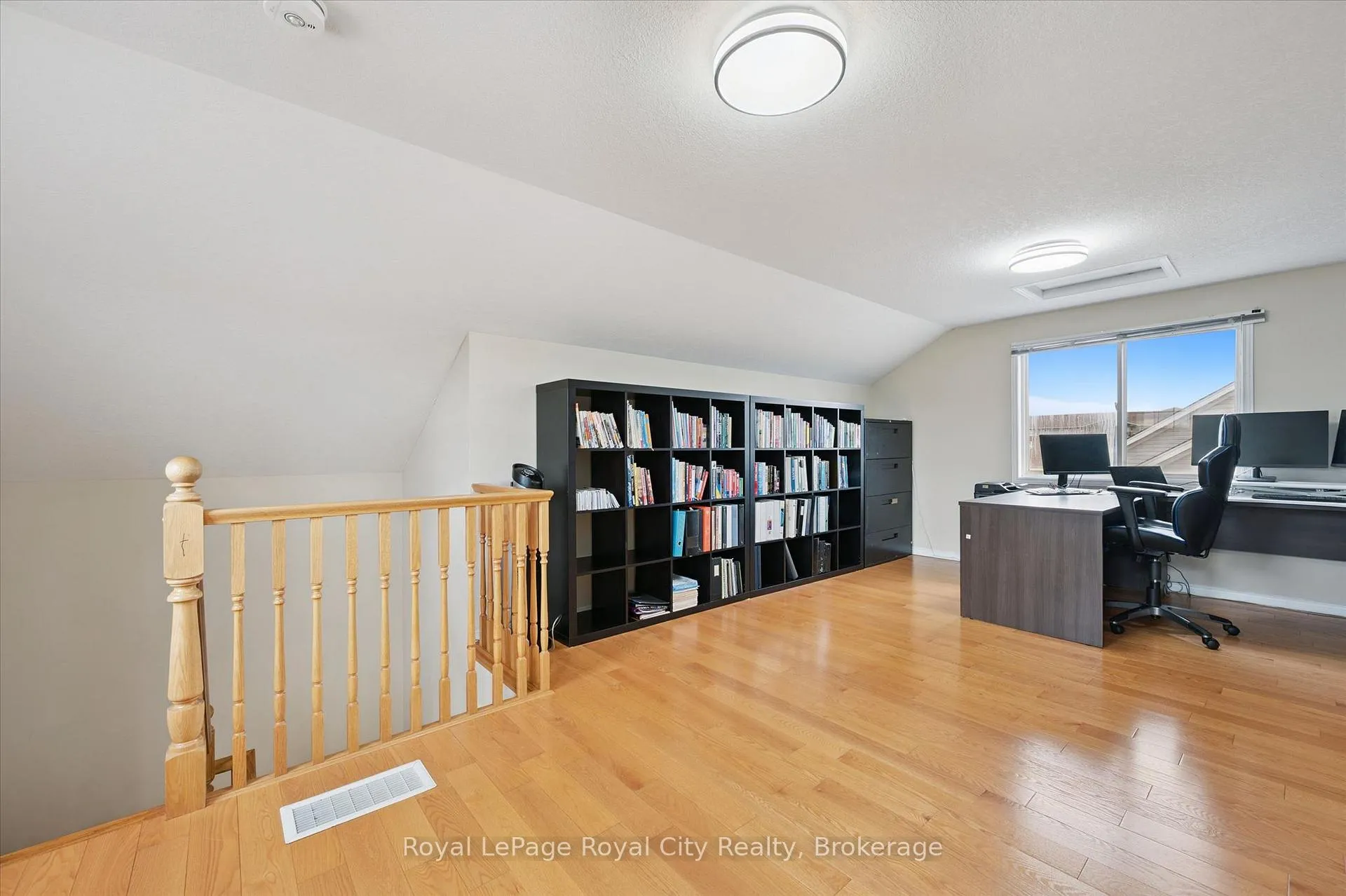 Photo 32 of 45 Darling Crescent, Guelph, Pineridge/Westminster Woods — HOMEH