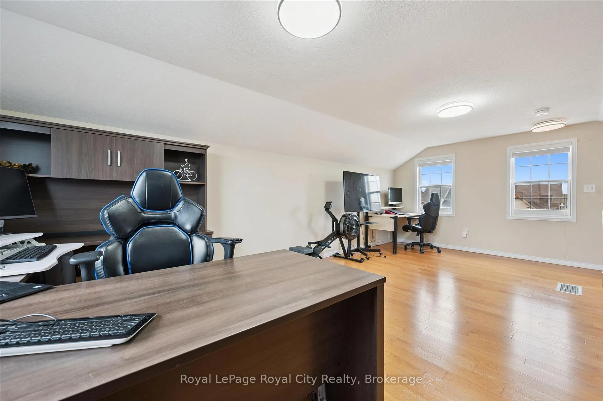 Photo 33 of 45 Darling Crescent, Guelph, Pineridge/Westminster Woods — HOMEH