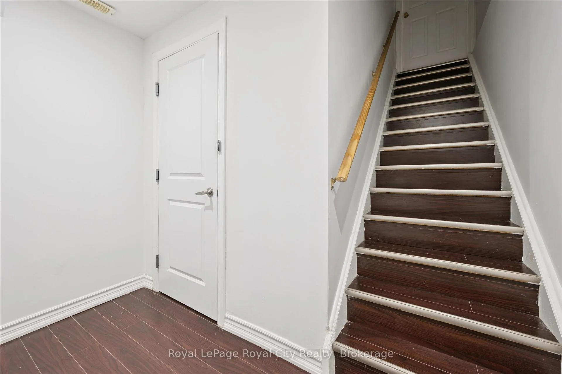Photo 34 of 45 Darling Crescent, Guelph, Pineridge/Westminster Woods — HOMEH