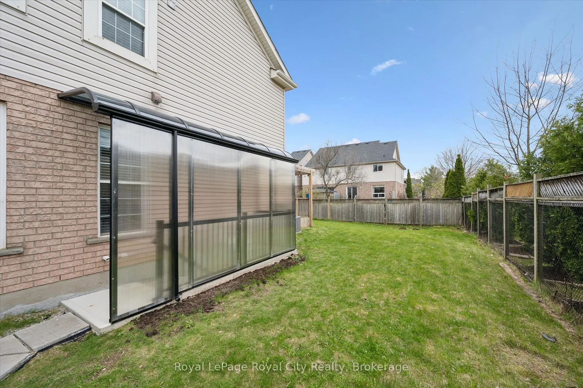 Photo 43 of 45 Darling Crescent, Guelph, Pineridge/Westminster Woods — HOMEH