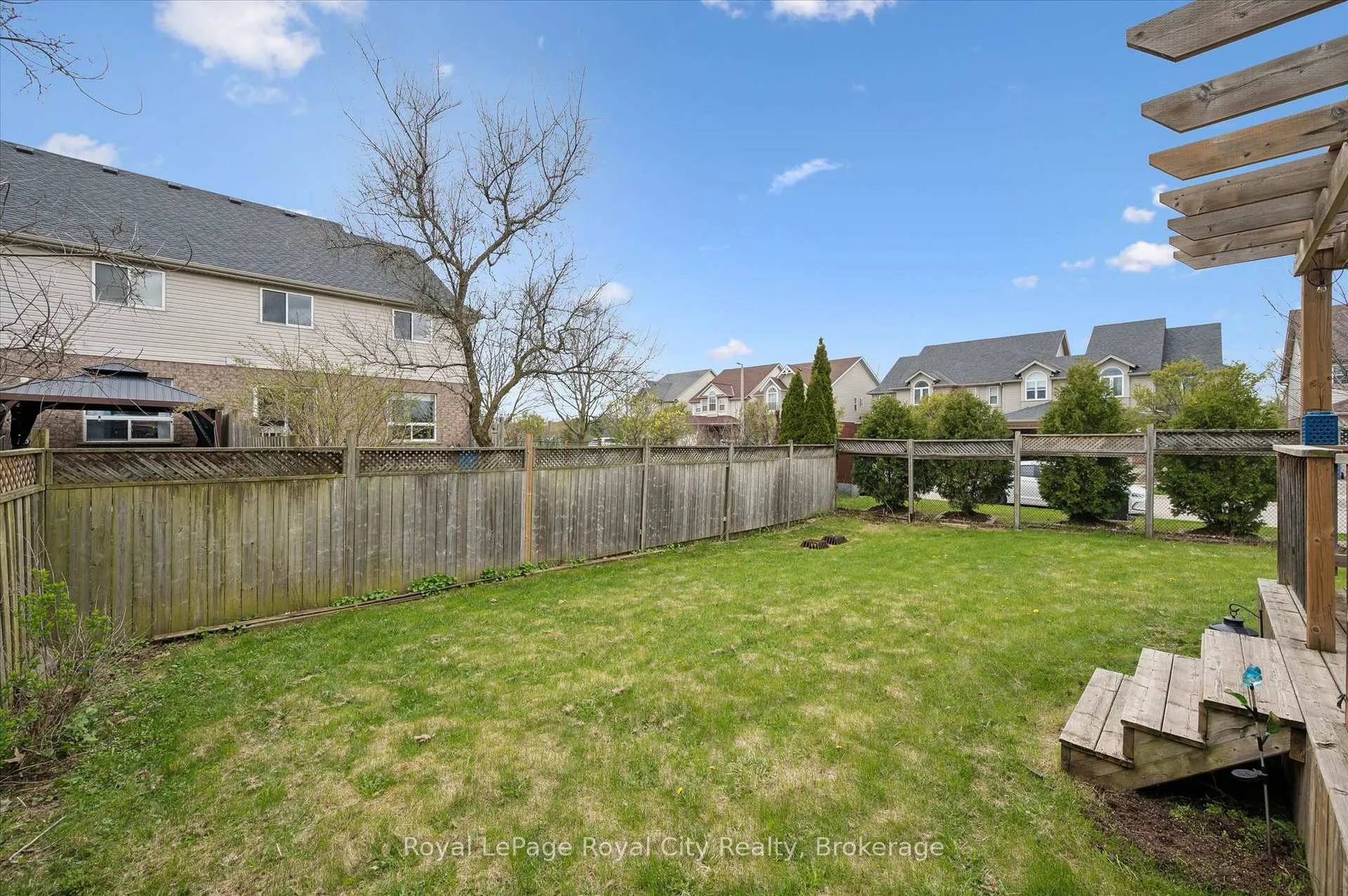 Photo 46 of 45 Darling Crescent, Guelph, Pineridge/Westminster Woods — HOMEH