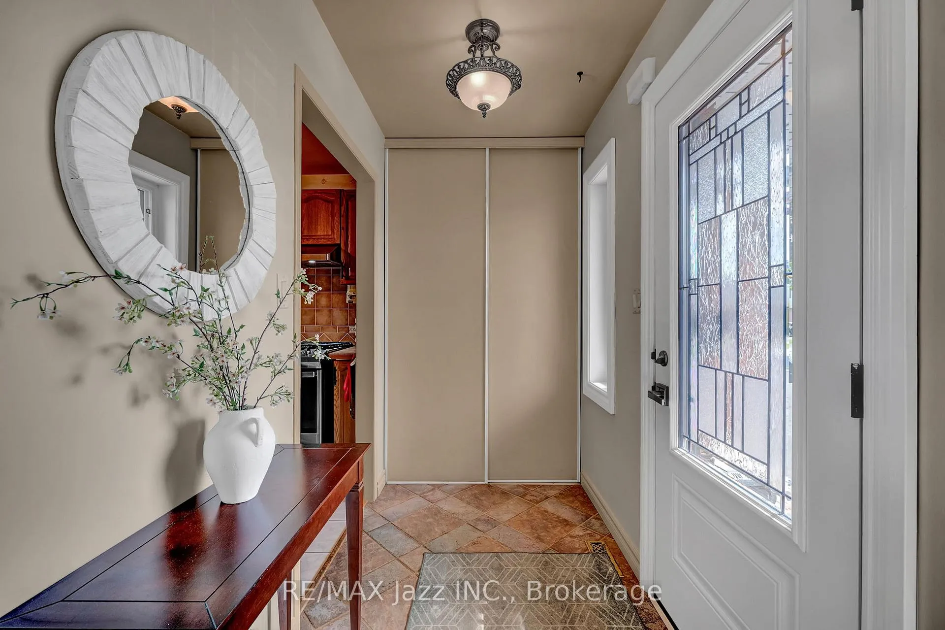 Photo 4 of 82 Mcmann Crescent, Clarington, Courtice — HOMEH