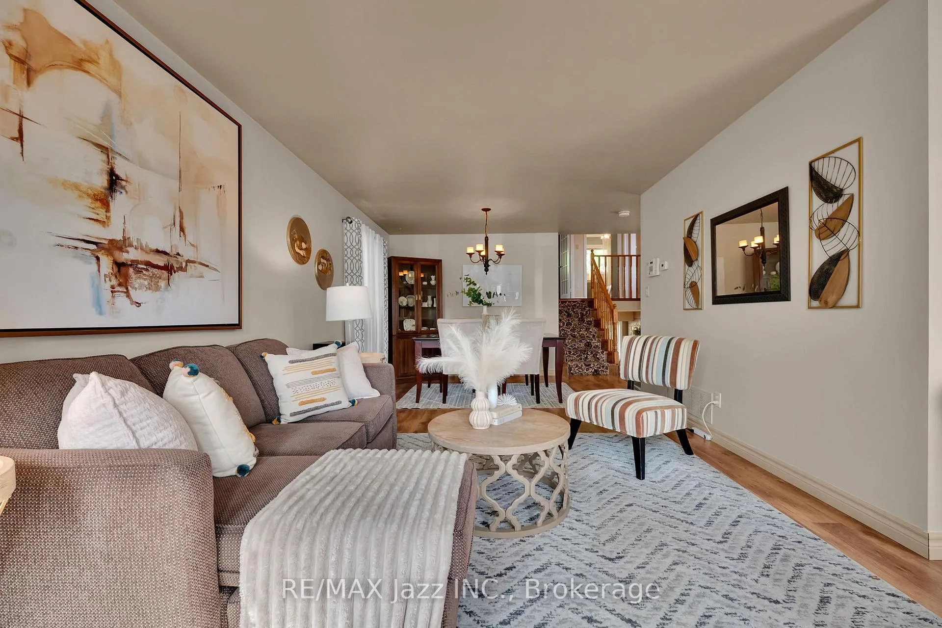 Photo 5 of 82 Mcmann Crescent, Clarington, Courtice — HOMEH