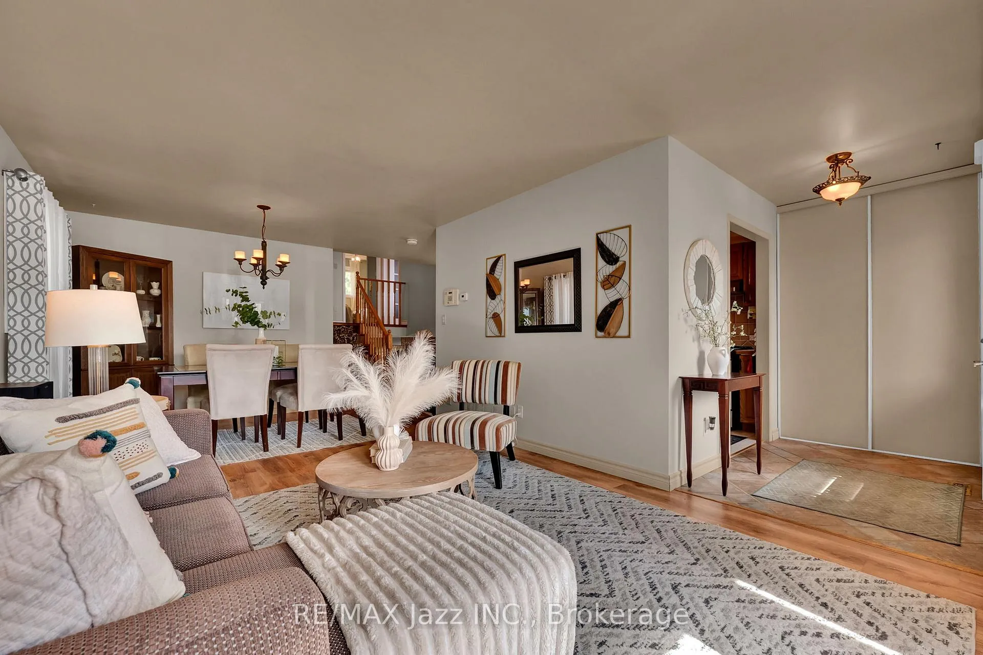 Photo 6 of 82 Mcmann Crescent, Clarington, Courtice — HOMEH