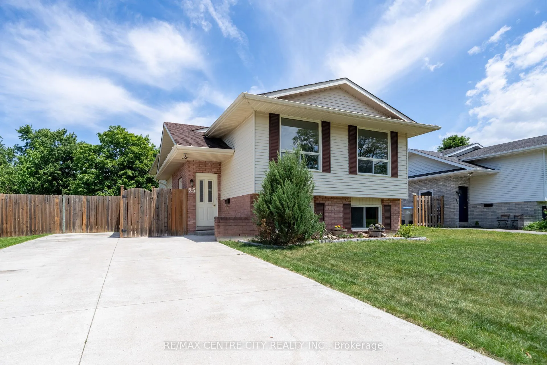 Photo 2 of 25 Pearson Avenue, Strathroy-Caradoc, SW — HOMEH