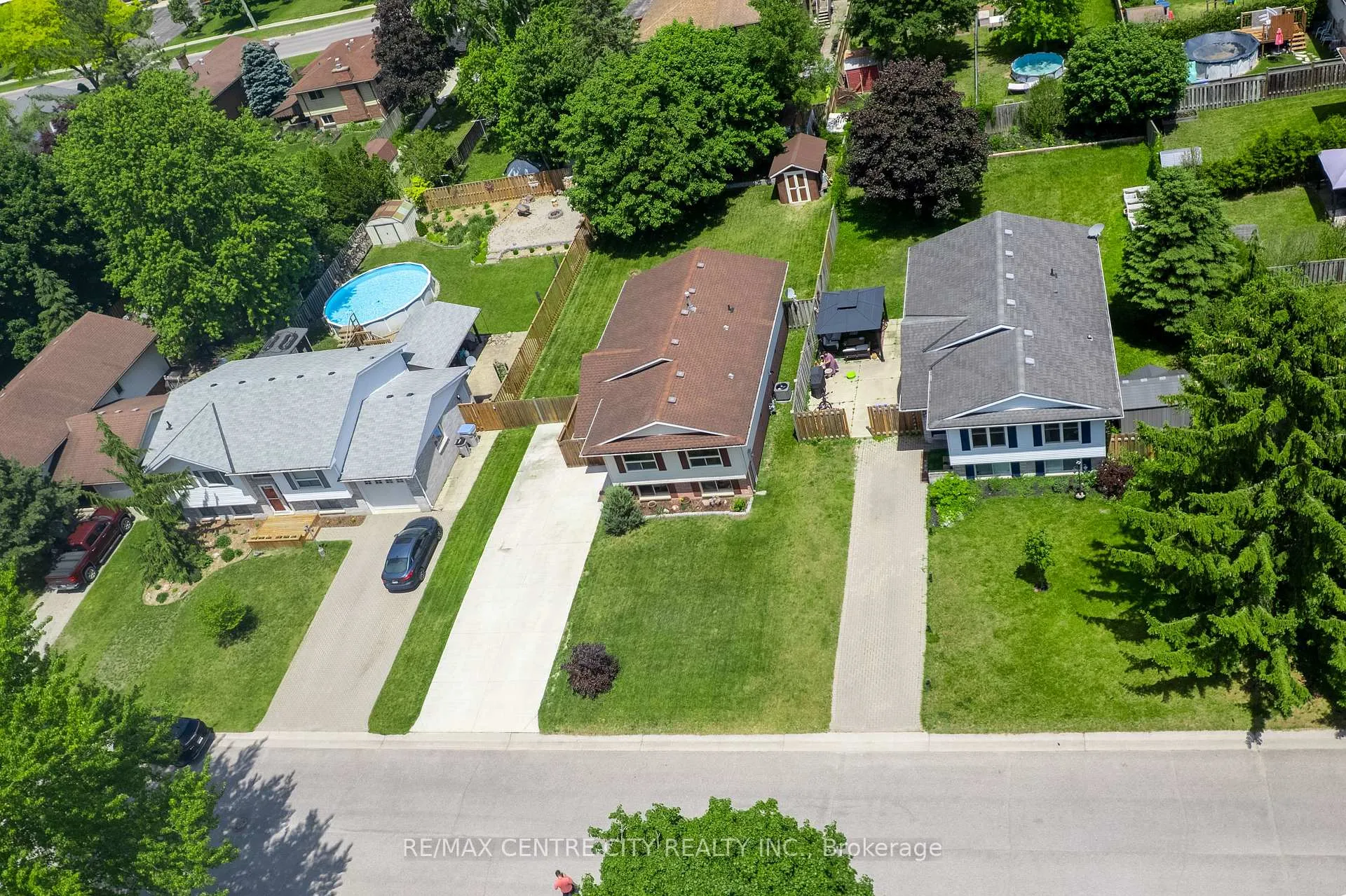 Photo 3 of 25 Pearson Avenue, Strathroy-Caradoc, SW — HOMEH