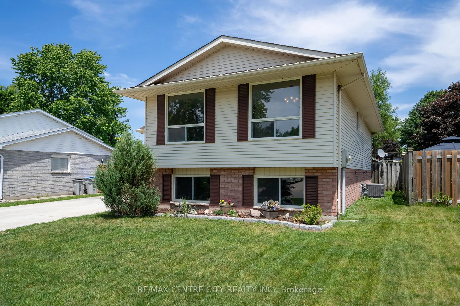 Photo 4 of 25 Pearson Avenue, Strathroy-Caradoc, SW — HOMEH