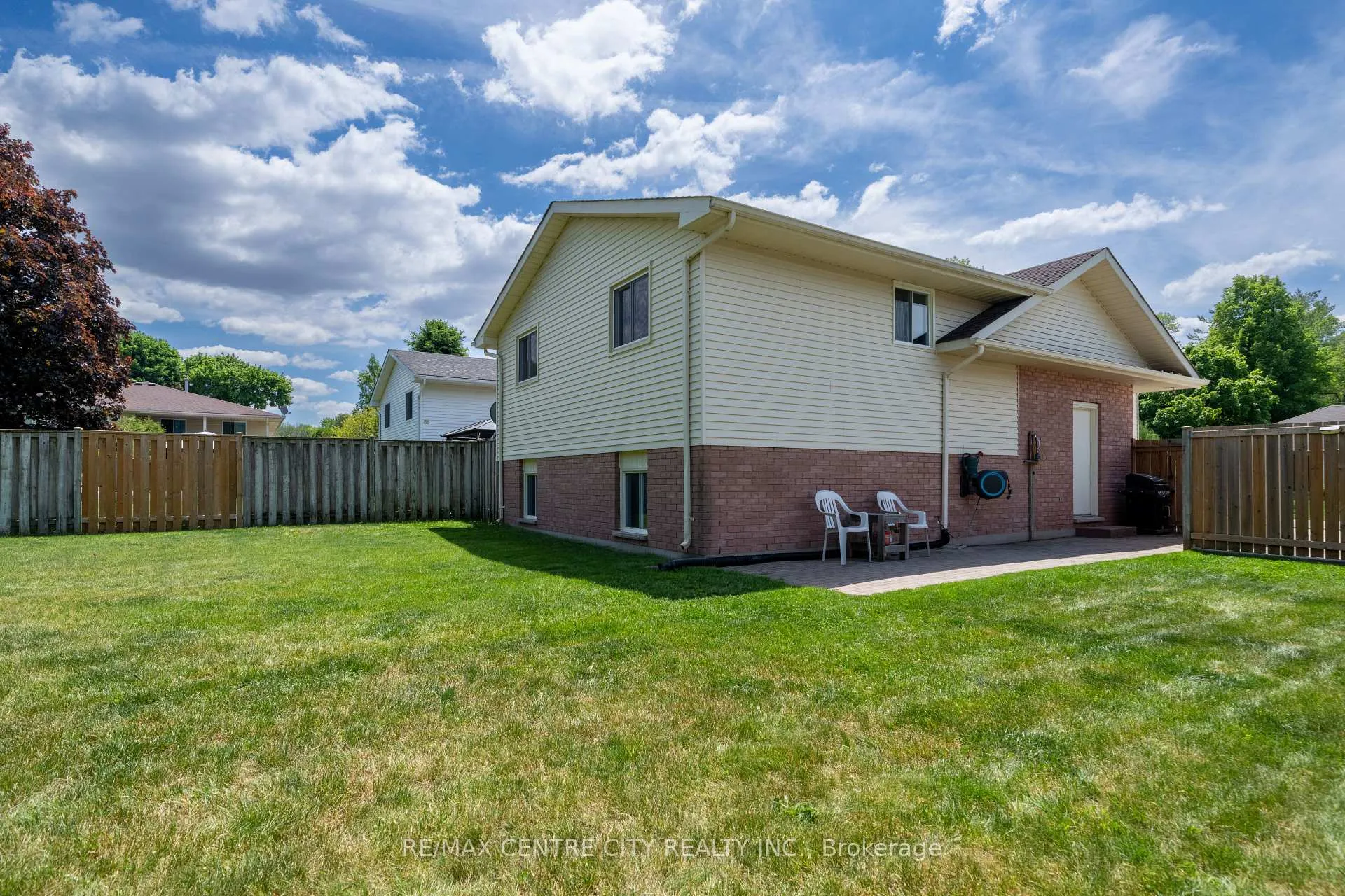 Photo 7 of 25 Pearson Avenue, Strathroy-Caradoc, SW — HOMEH