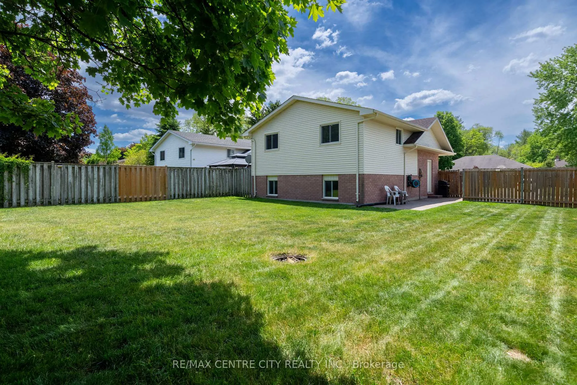 Photo 8 of 25 Pearson Avenue, Strathroy-Caradoc, SW — HOMEH