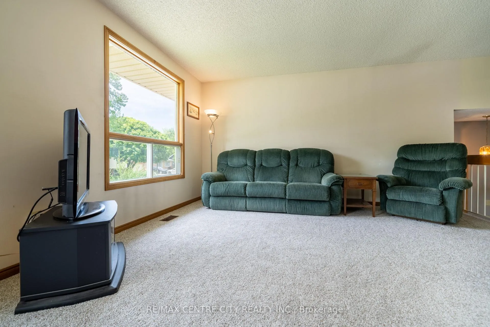 Photo 16 of 25 Pearson Avenue, Strathroy-Caradoc, SW — HOMEH