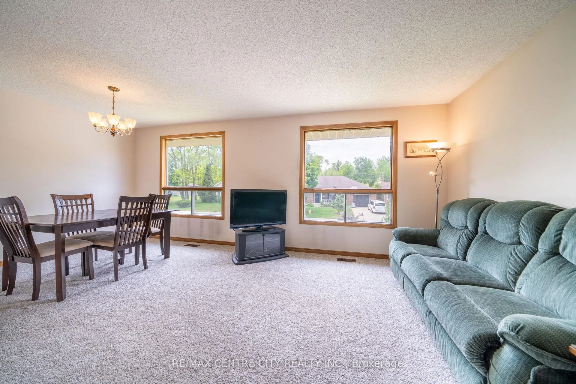 Photo 17 of 25 Pearson Avenue, Strathroy-Caradoc, SW — HOMEH