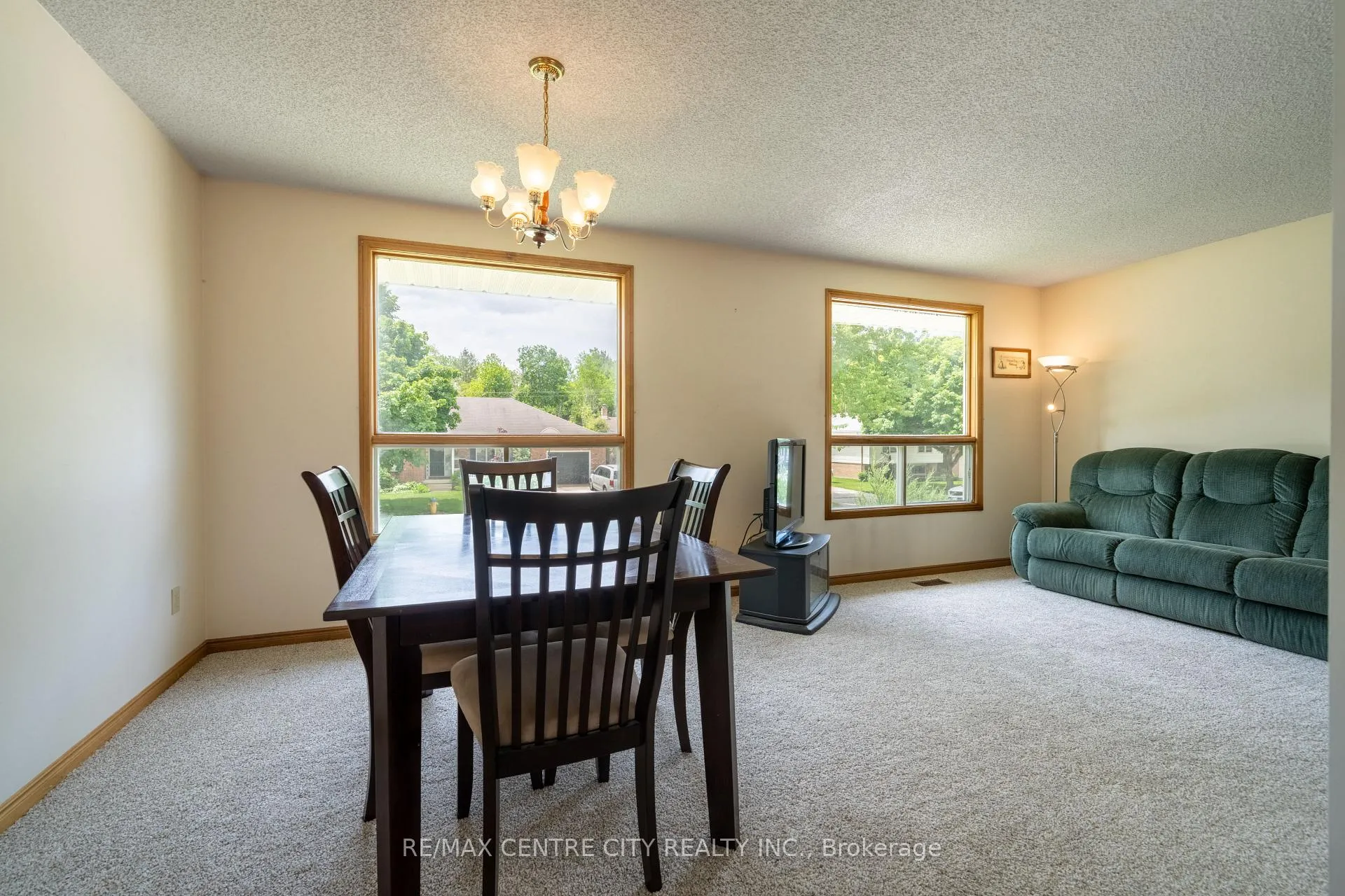 Photo 19 of 25 Pearson Avenue, Strathroy-Caradoc, SW — HOMEH