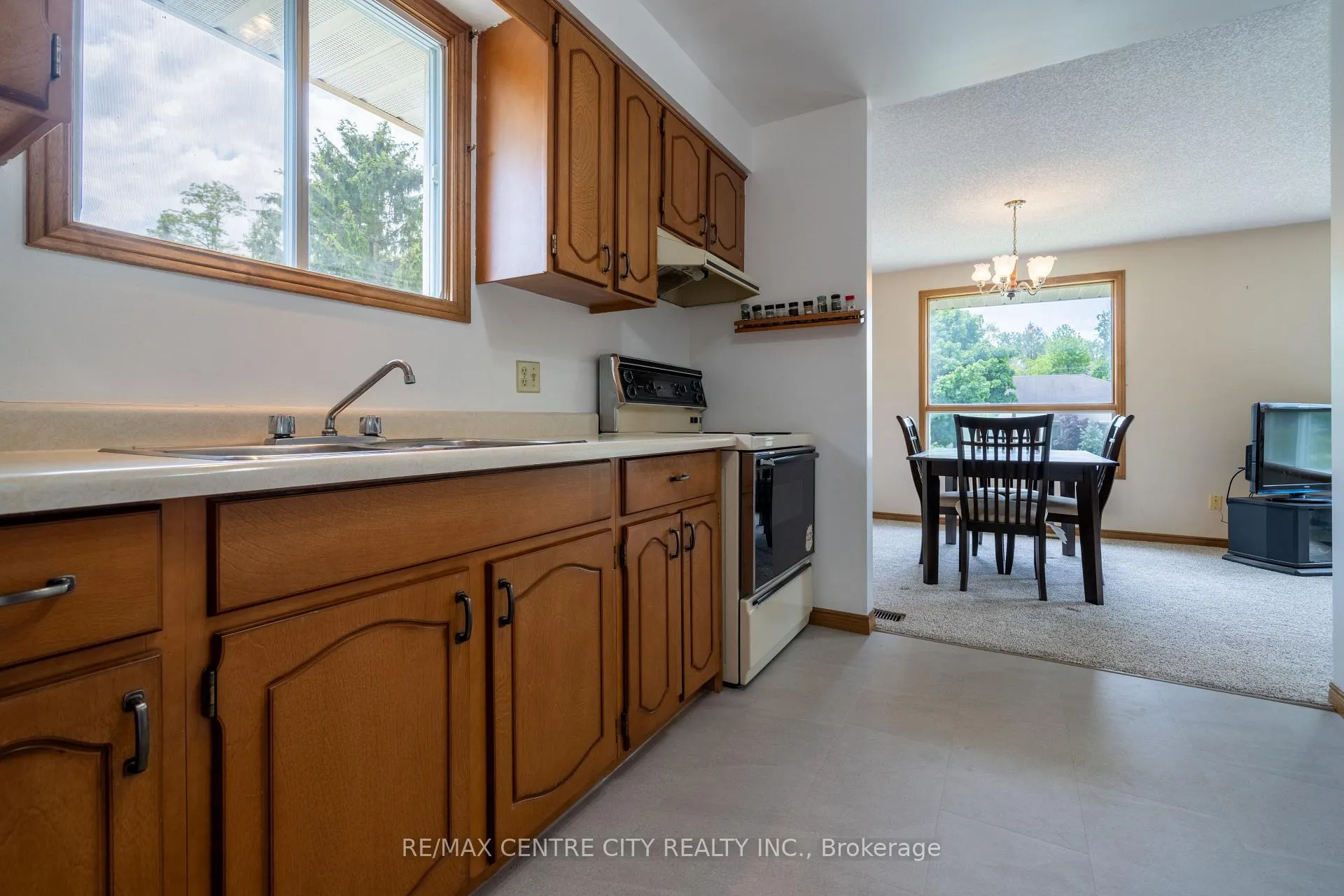 Photo 22 of 25 Pearson Avenue, Strathroy-Caradoc, SW — HOMEH