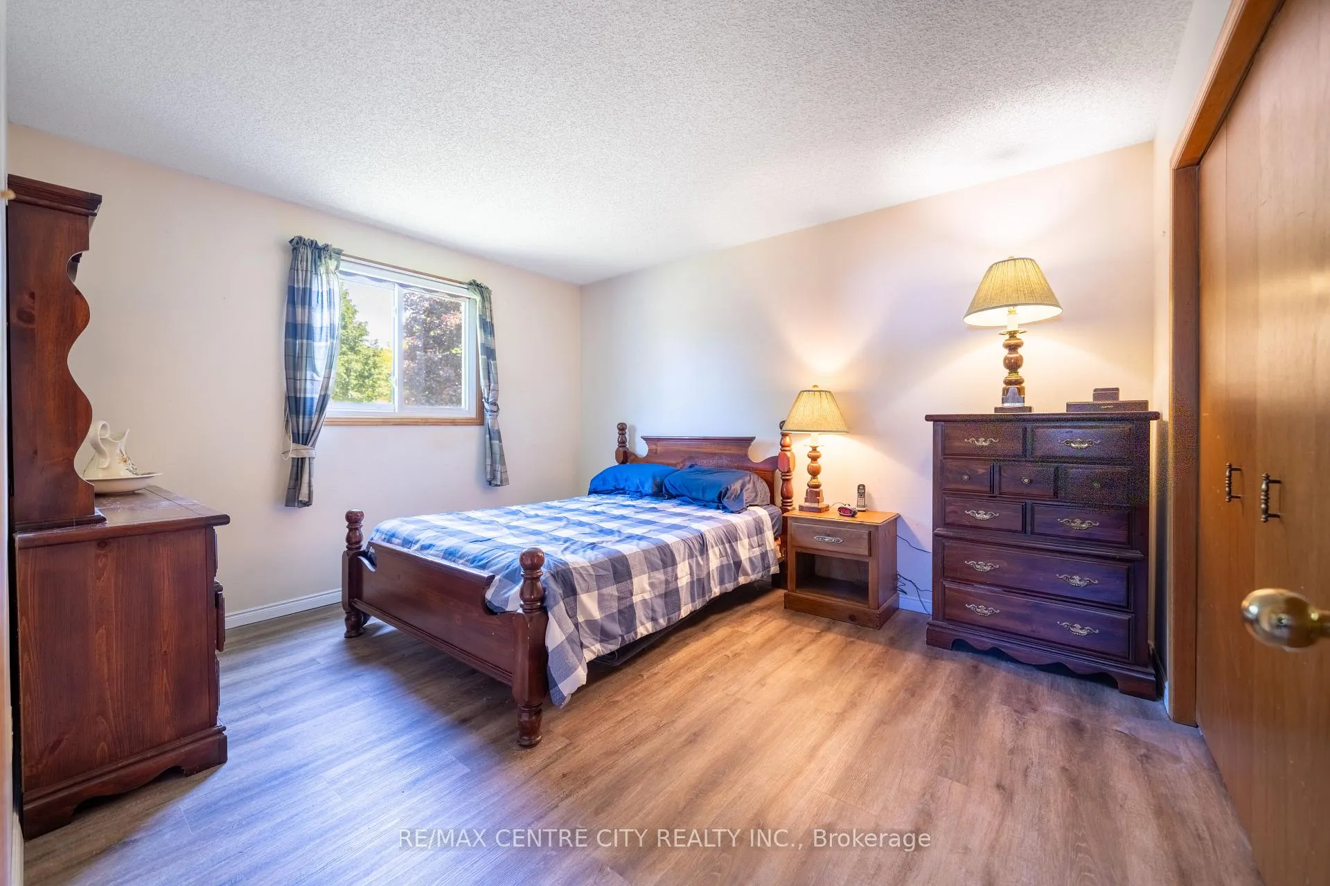 Photo 24 of 25 Pearson Avenue, Strathroy-Caradoc, SW — HOMEH