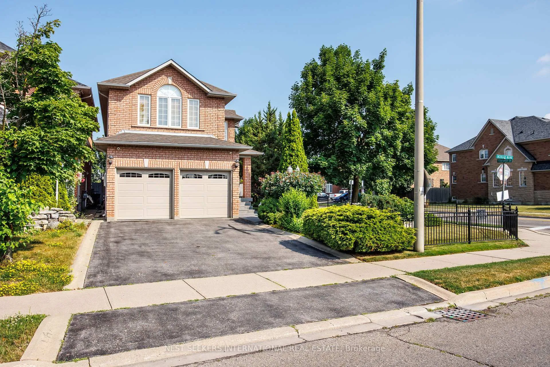 Photo 1 of 422 Fernforest Drive, Brampton, Sandringham-Wellington — HOMEH