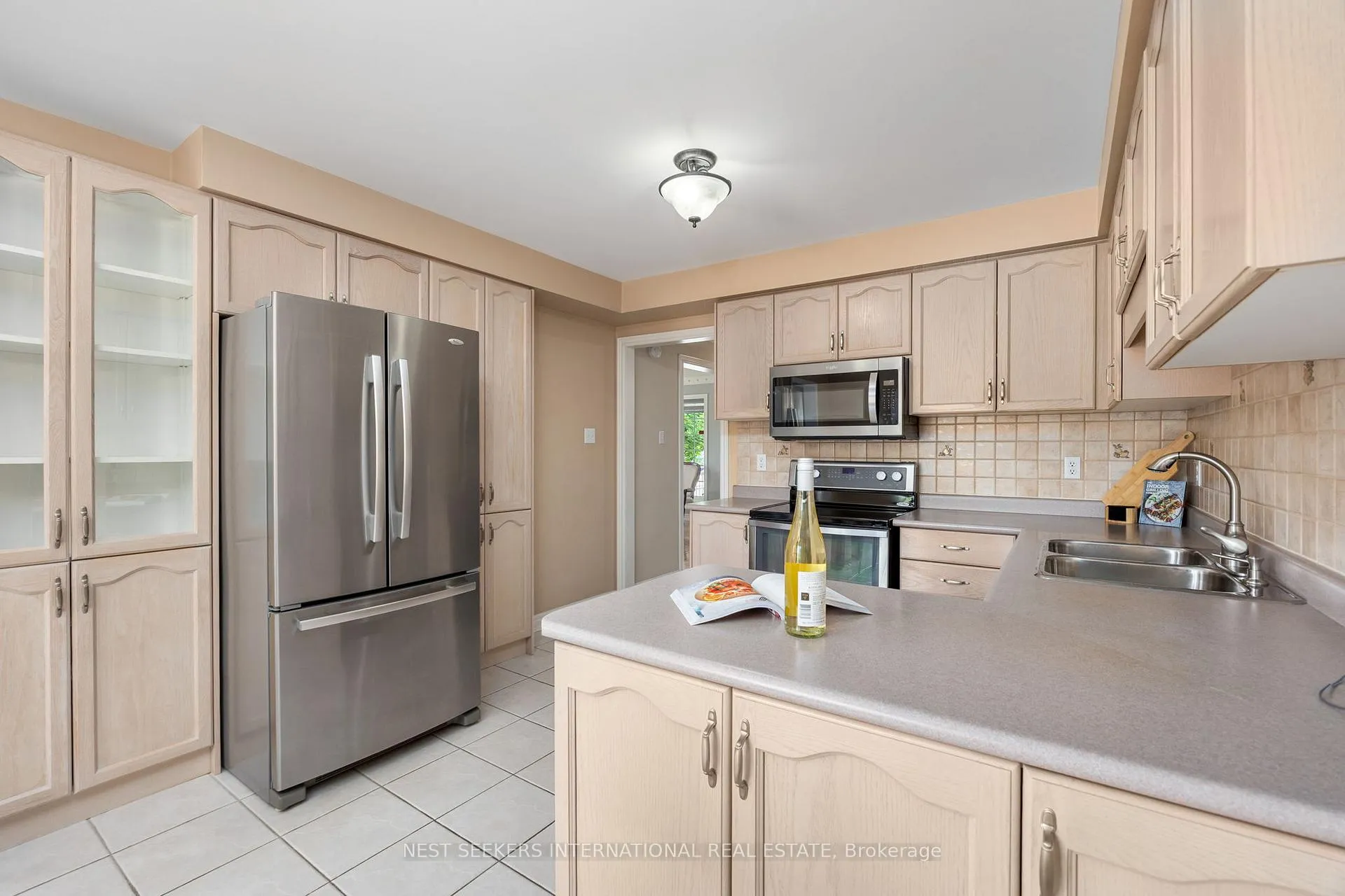 Photo 11 of 422 Fernforest Drive, Brampton, Sandringham-Wellington — HOMEH