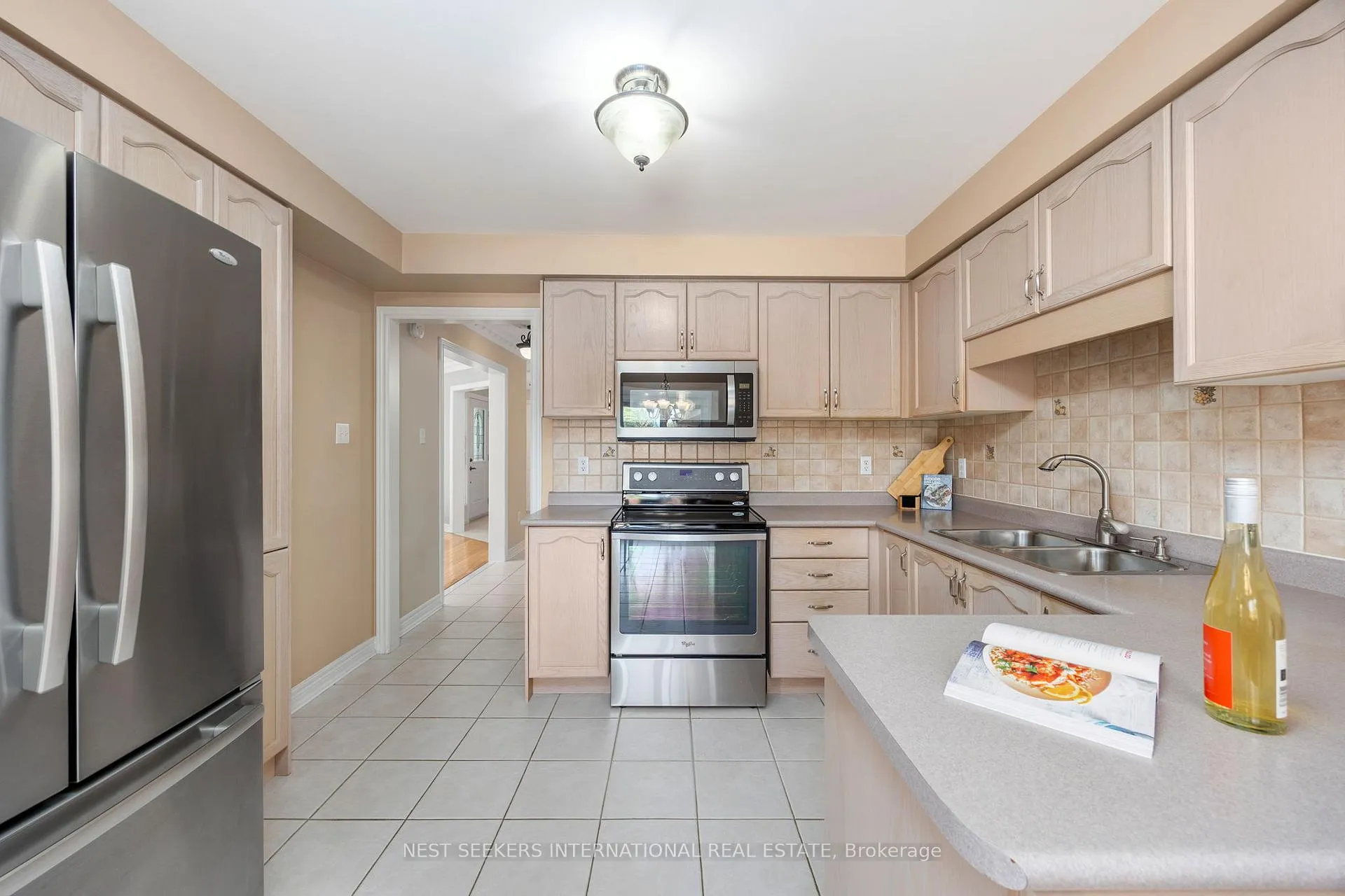 Photo 12 of 422 Fernforest Drive, Brampton, Sandringham-Wellington — HOMEH