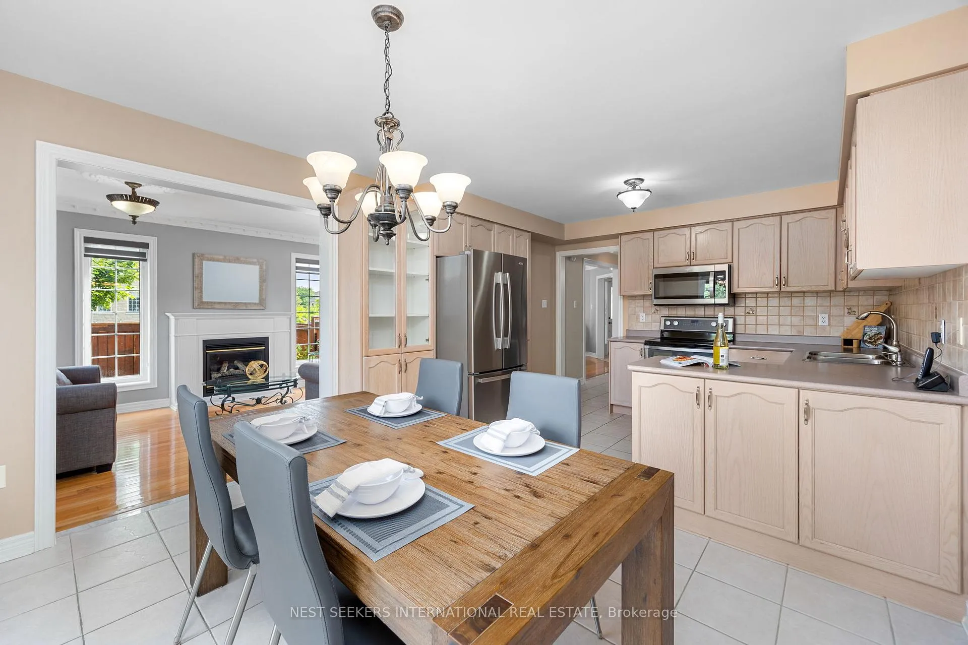 Photo 14 of 422 Fernforest Drive, Brampton, Sandringham-Wellington — HOMEH