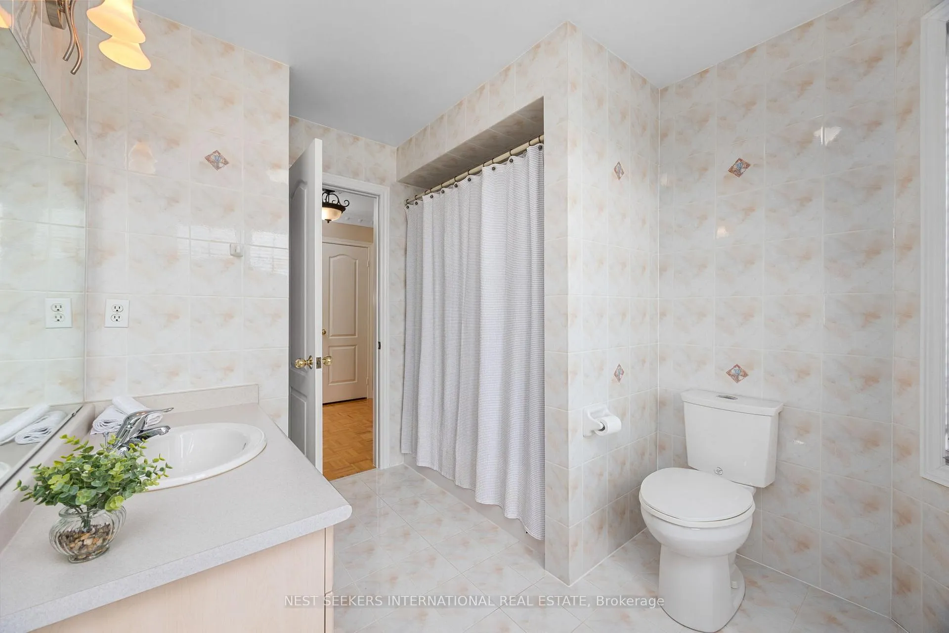 Photo 26 of 422 Fernforest Drive, Brampton, Sandringham-Wellington — HOMEH