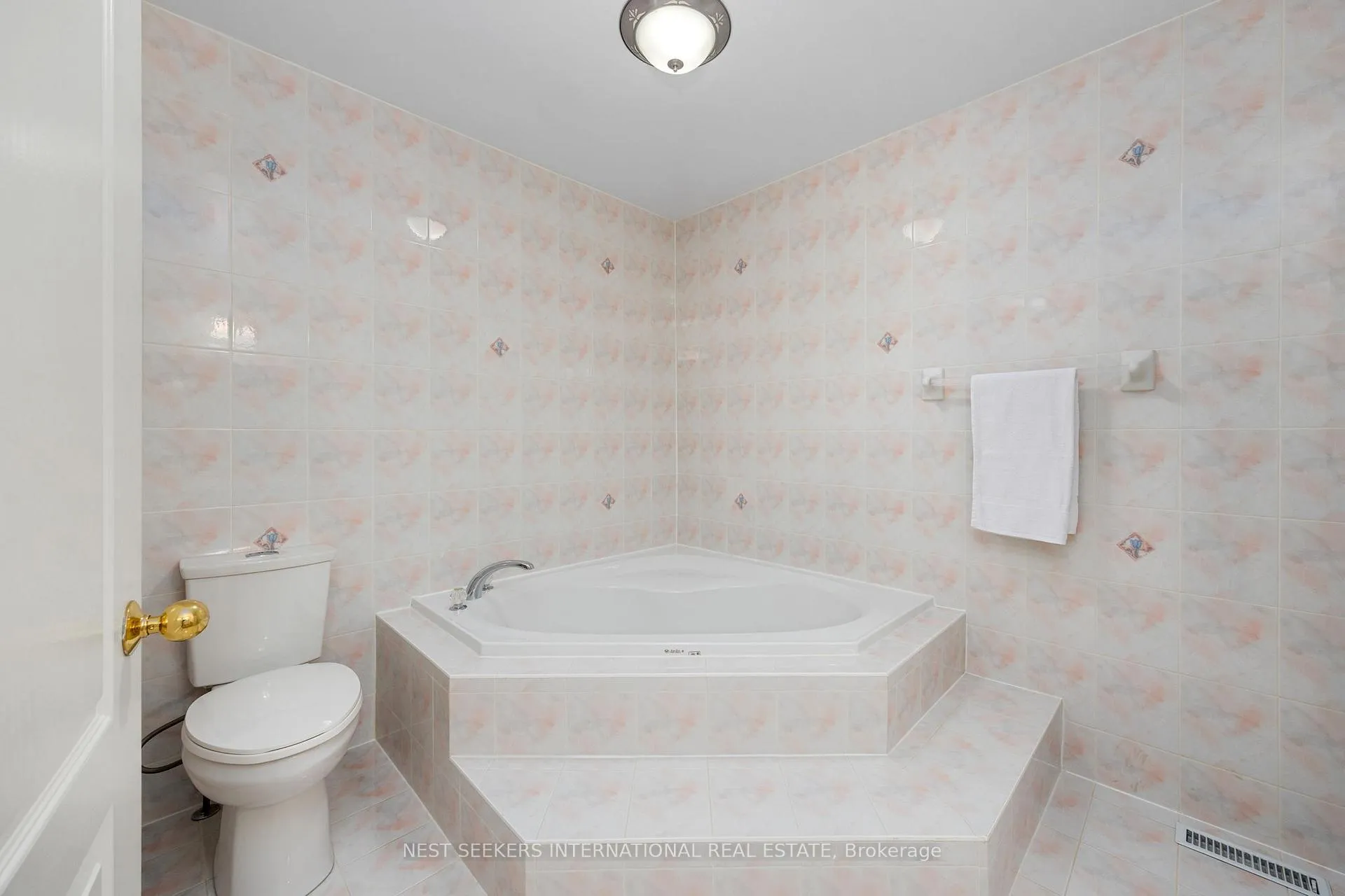 Photo 31 of 422 Fernforest Drive, Brampton, Sandringham-Wellington — HOMEH